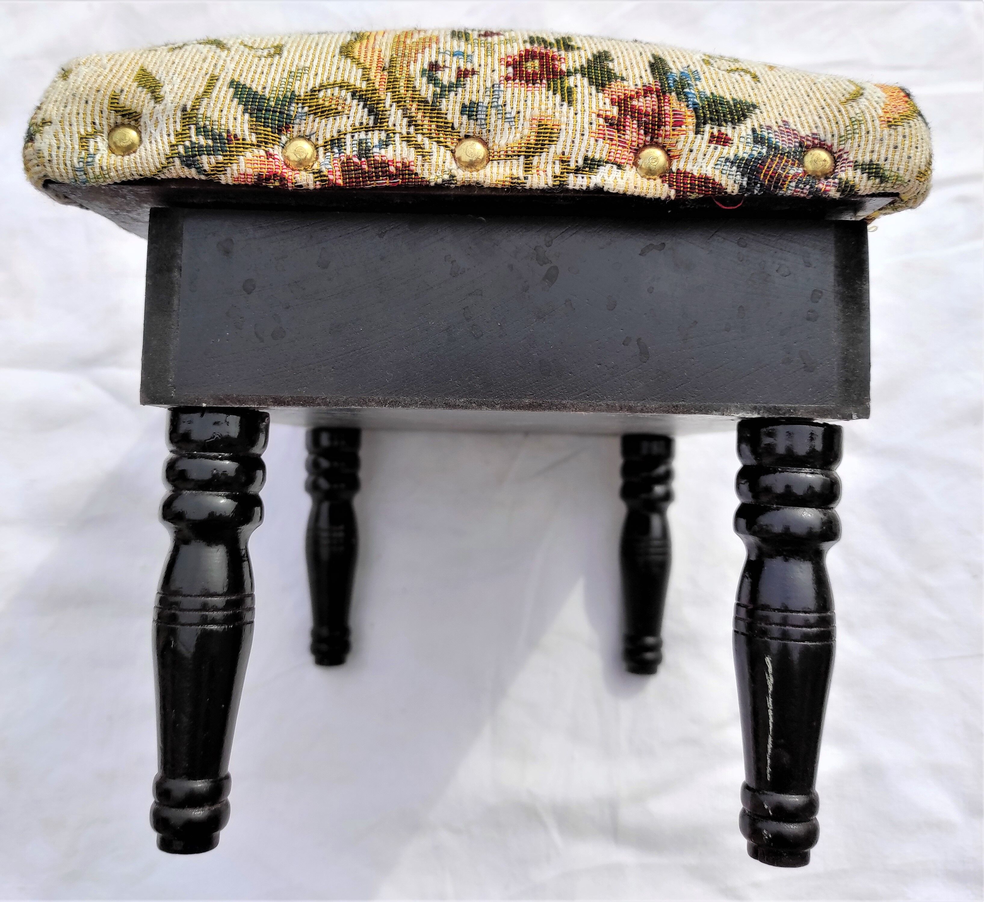 Wooden foot rest with its lid in vintage tapestry