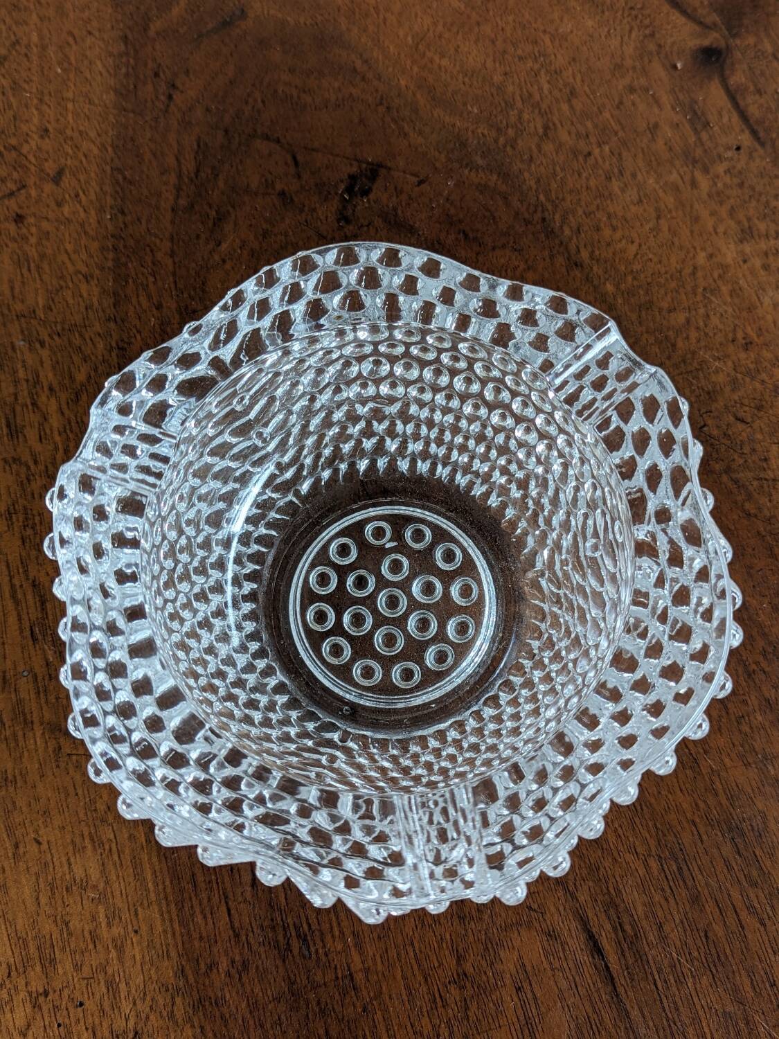 Cendrier en verre à picots