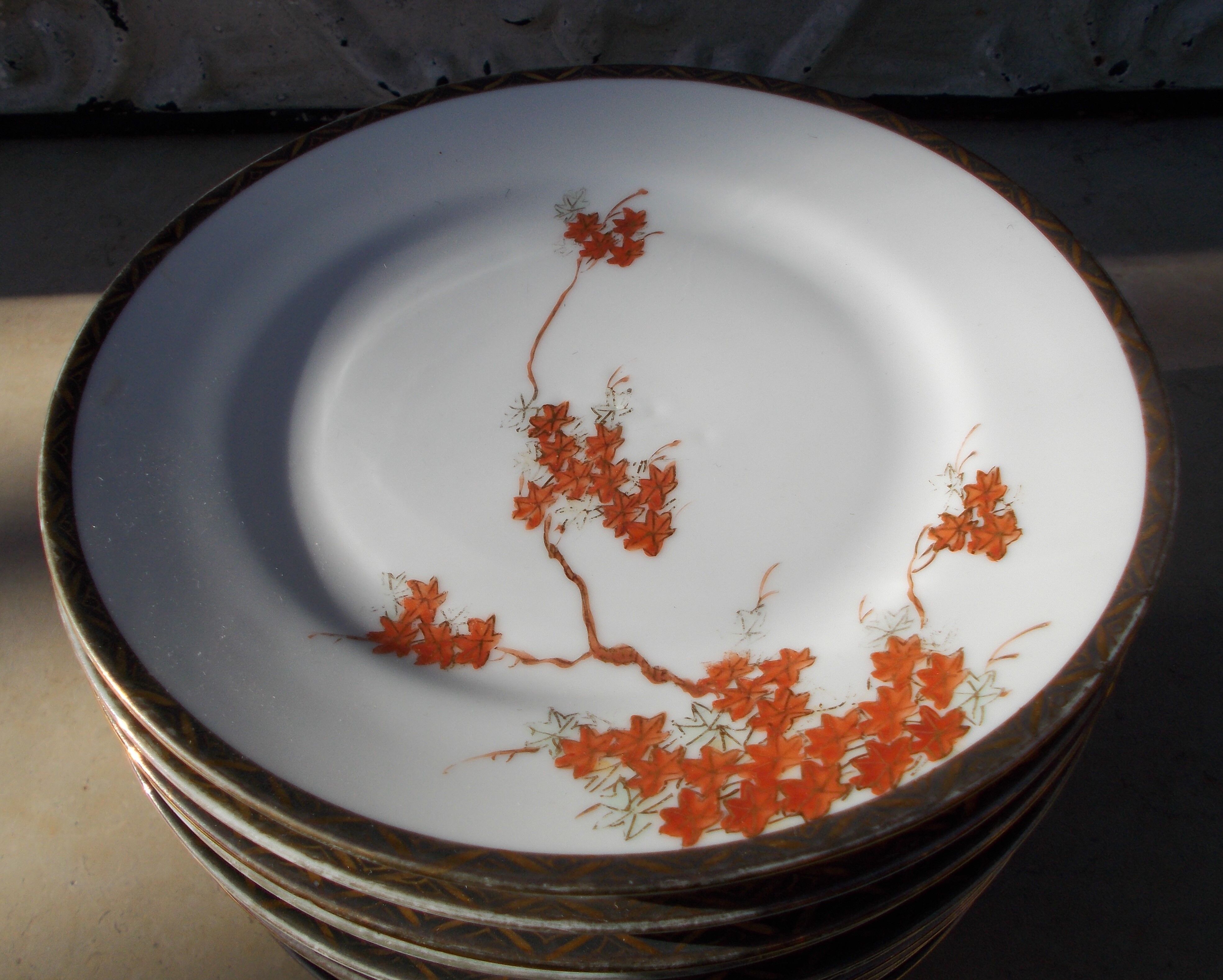 Porcelaine vintage Japon 12 assiettes dessert décor érables