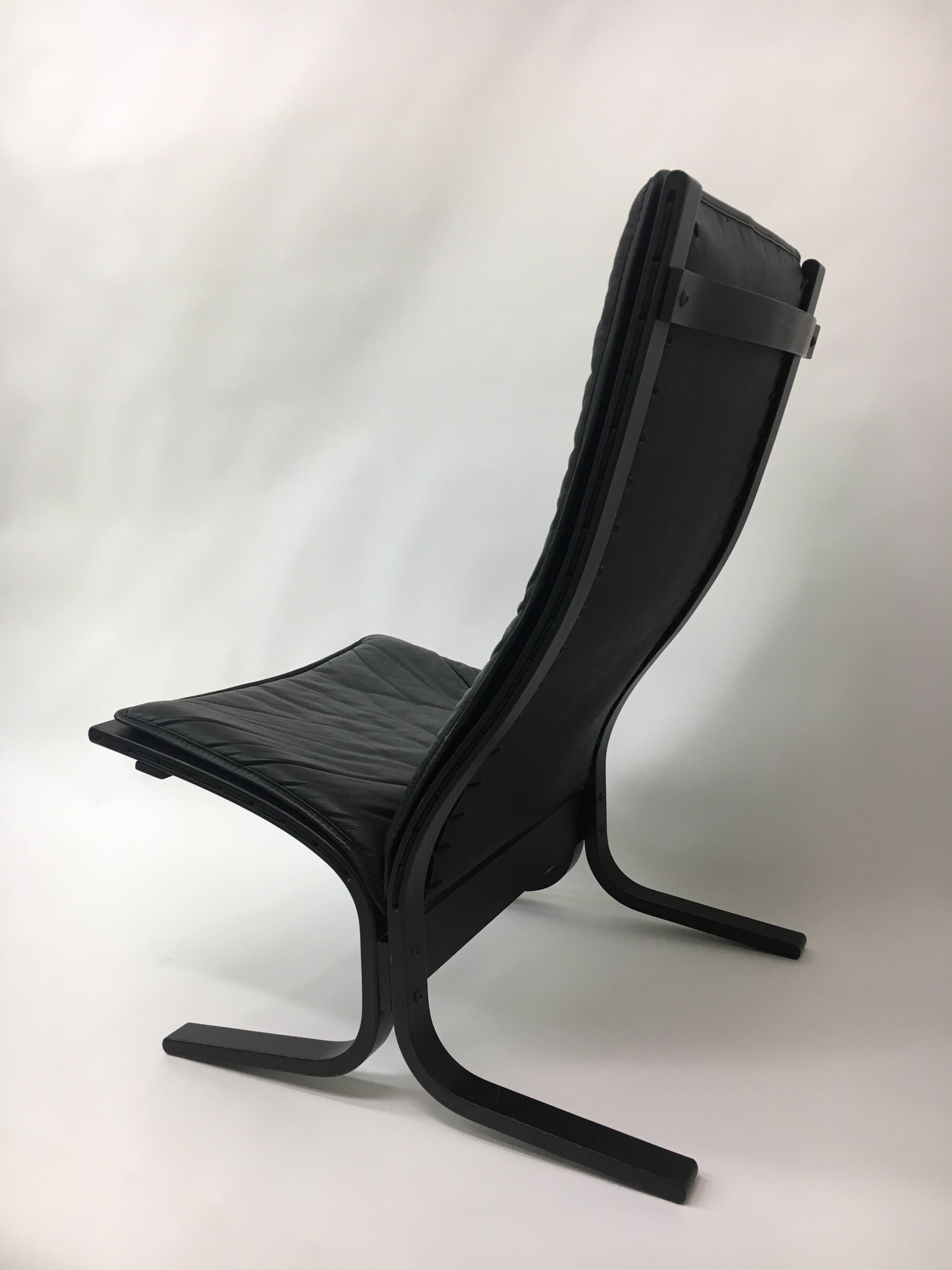Mid-Century design black leather lounge chair by Ingmar Relling for Westnof
