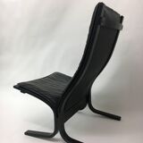 Mid-Century design black leather lounge chair by Ingmar Relling for Westnof