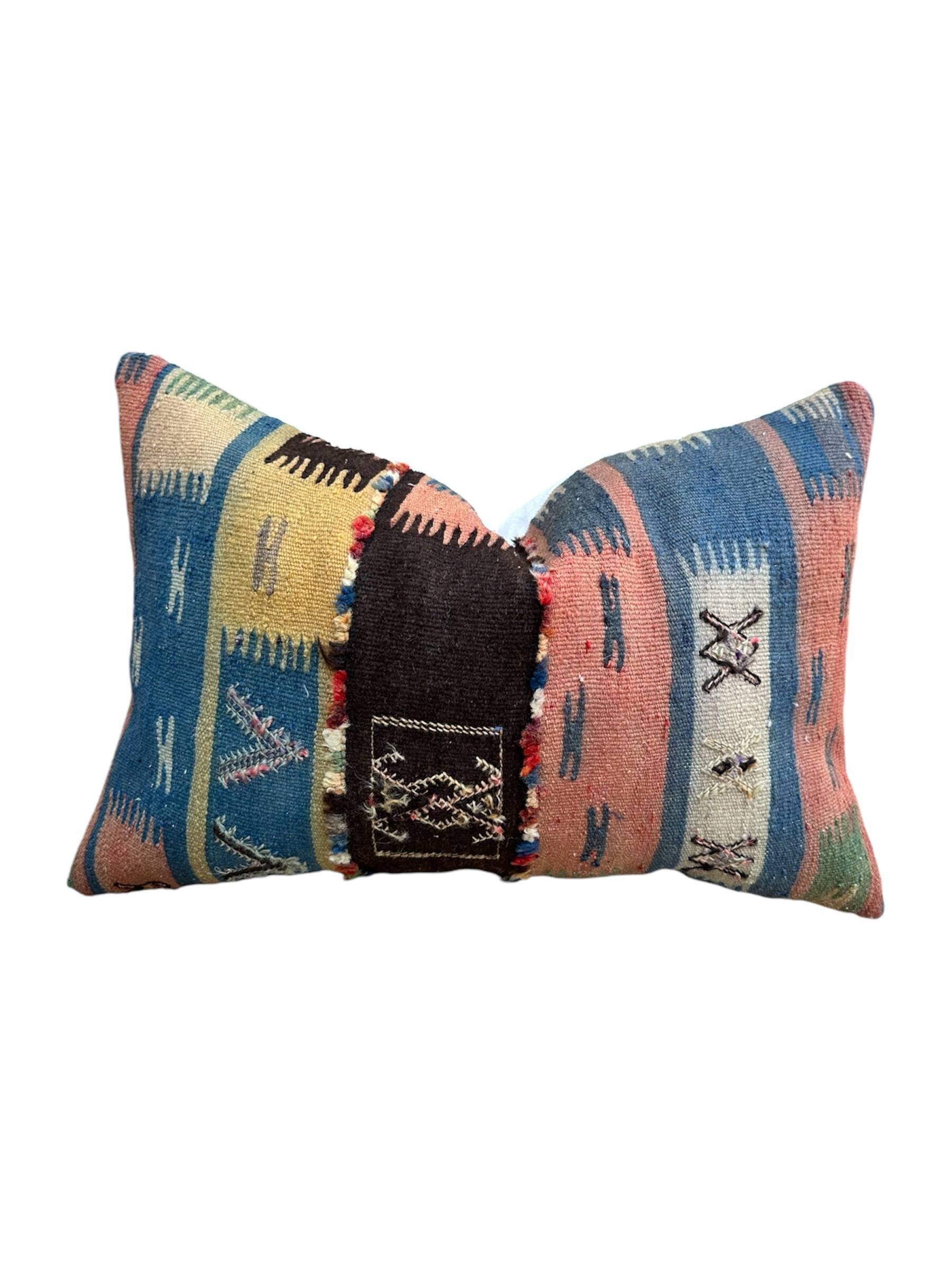 Magnifique coussin Kilim berbère vintage du Maroc