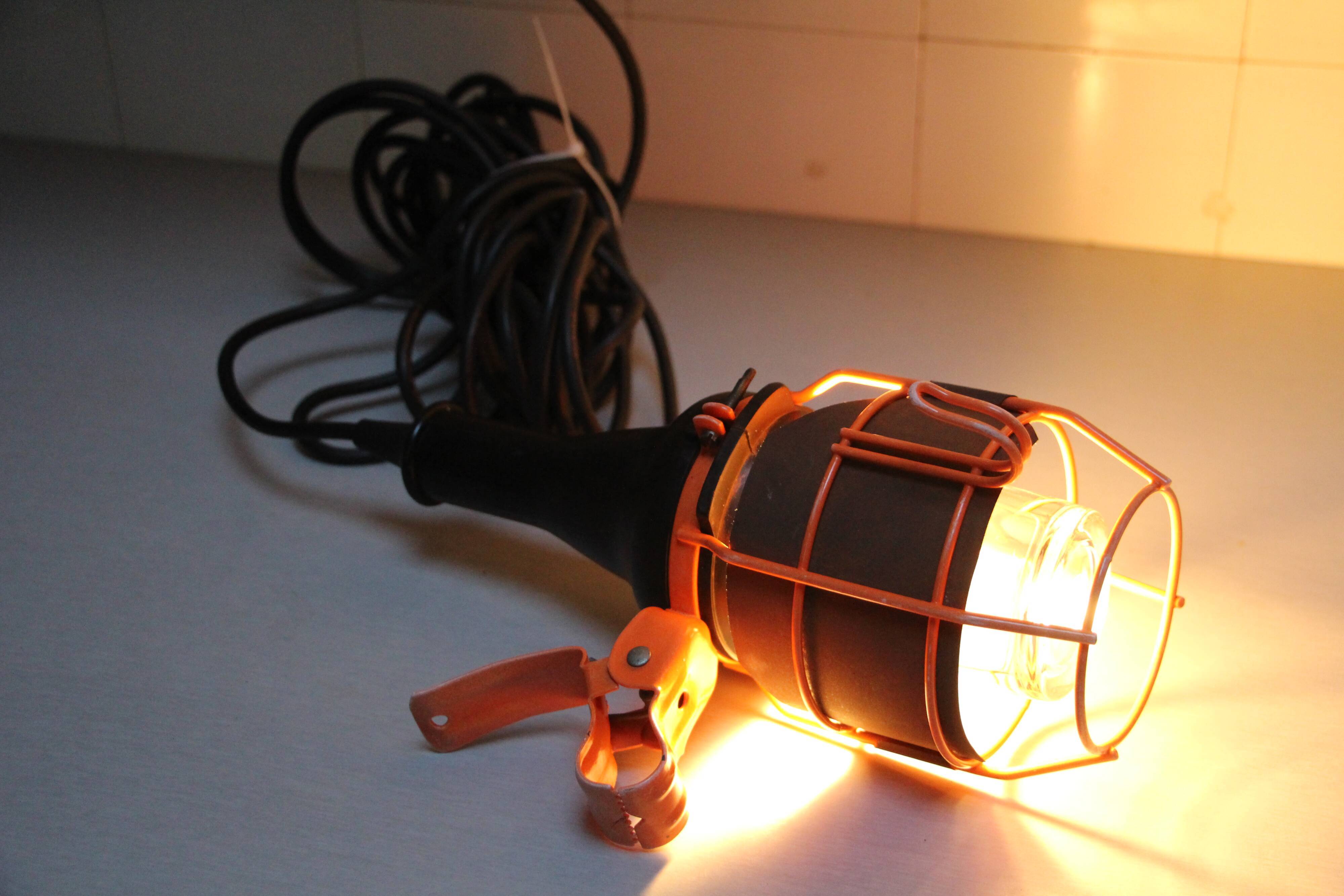 ATROW vintage garage walk-in lamp