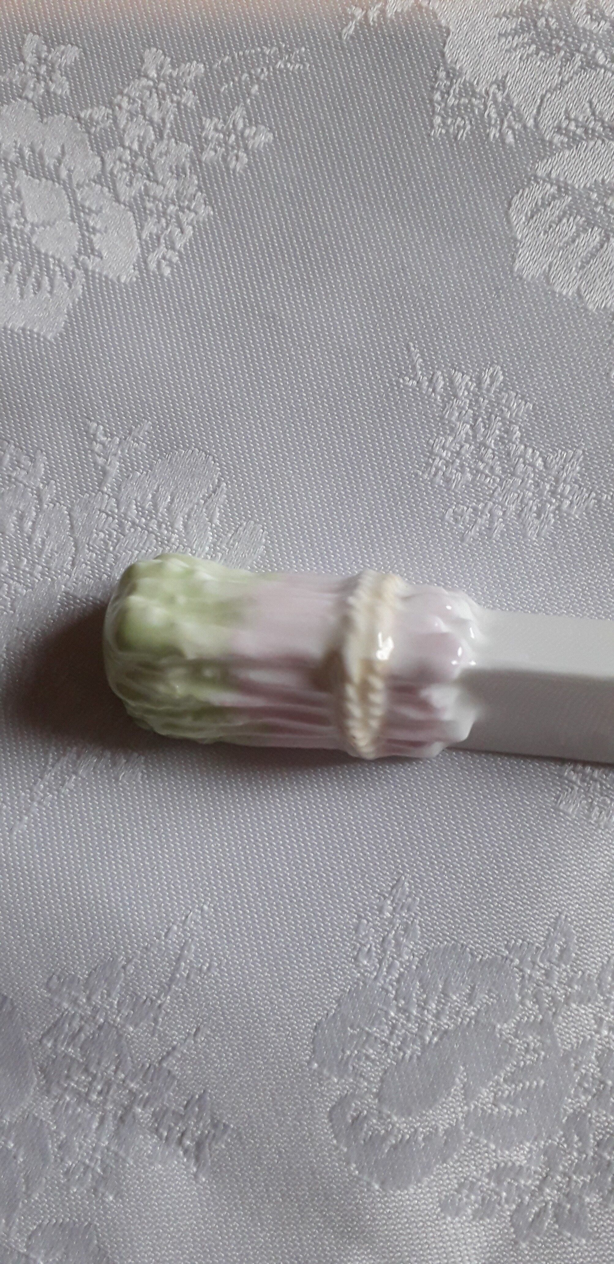 A set of 10 porcelain knife holders decorated "vegetables"