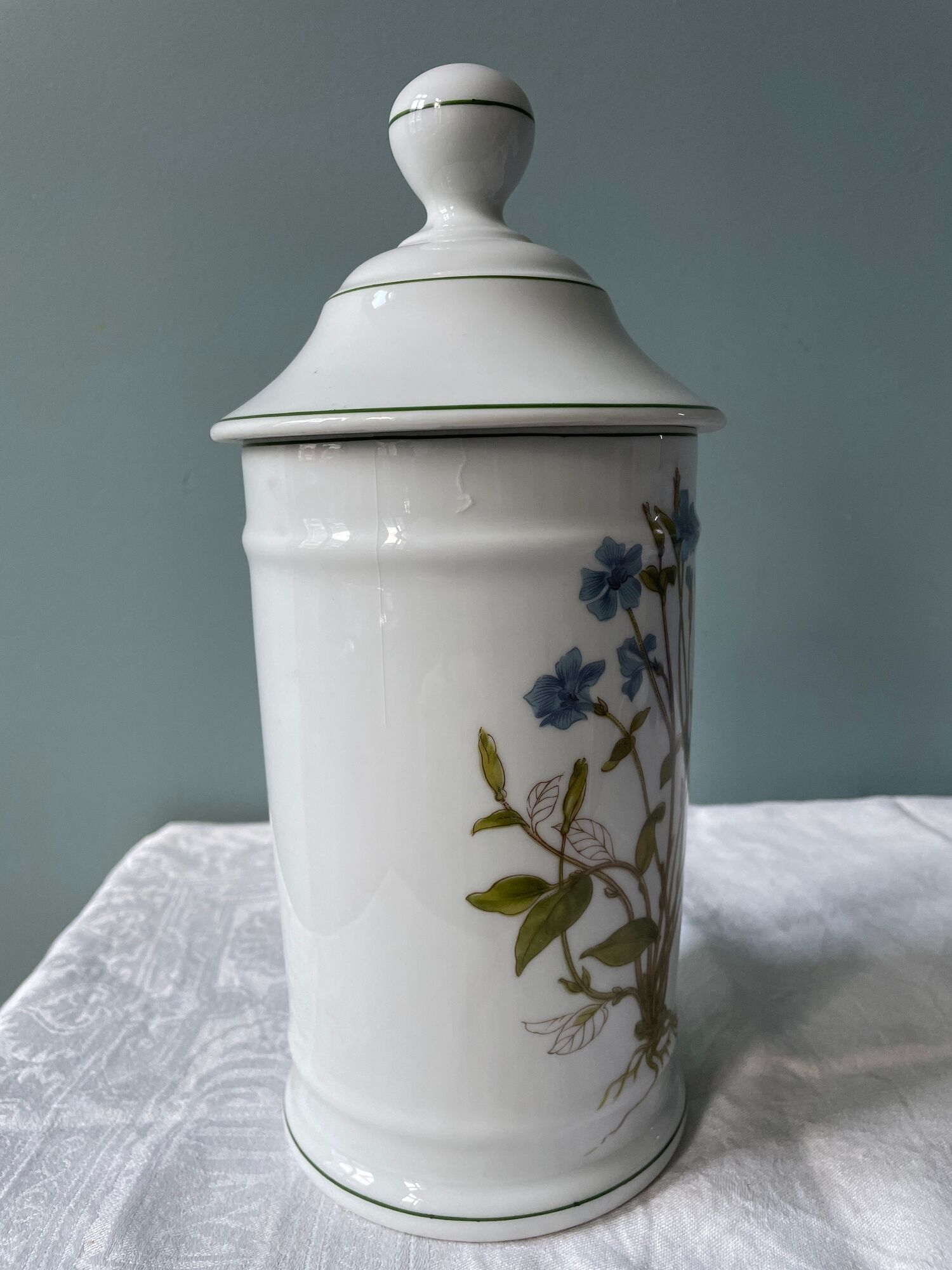 Medicine jar "Pervinca" in Limoges porcelain France