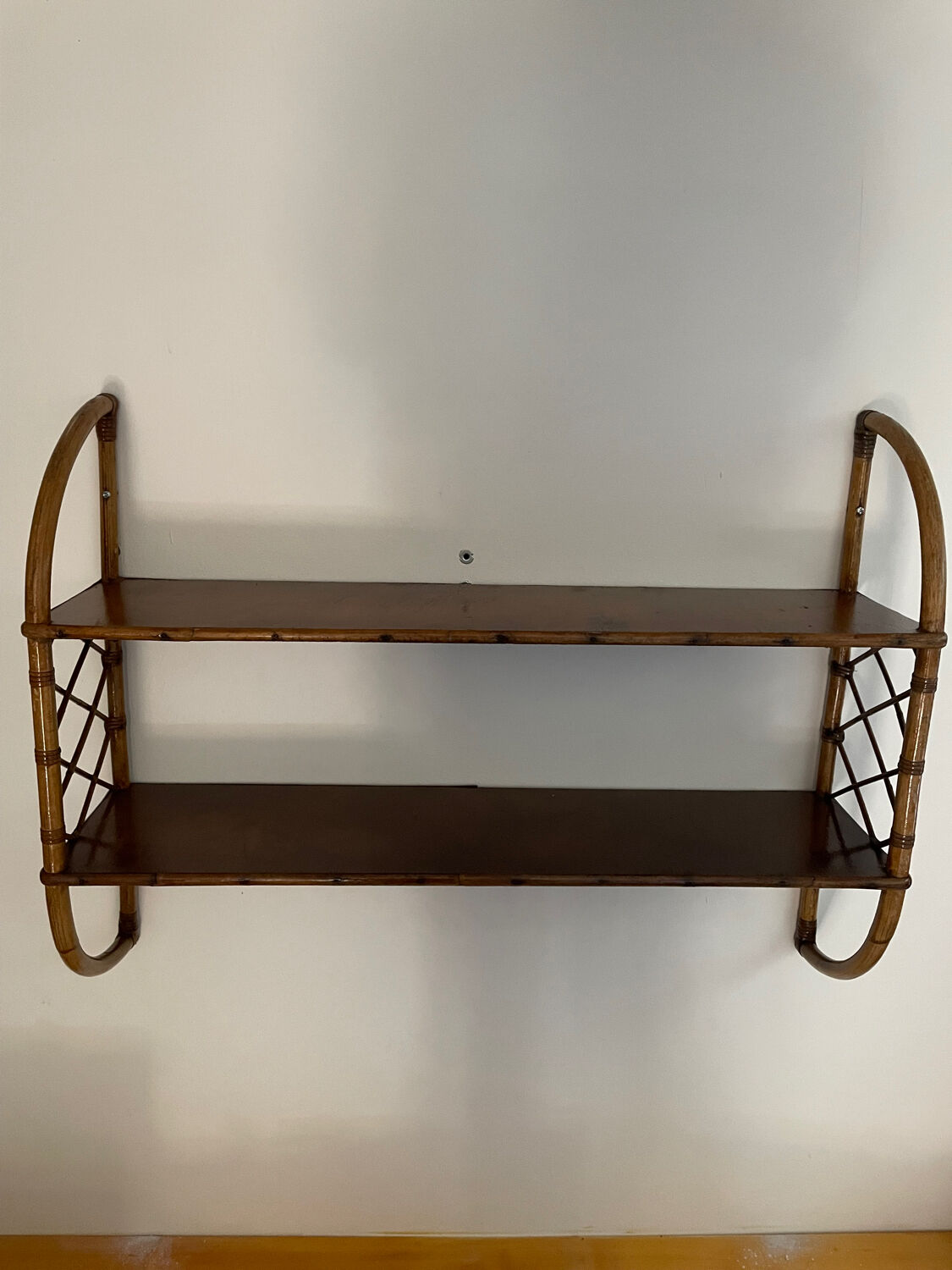 Étagère en rotin vintage