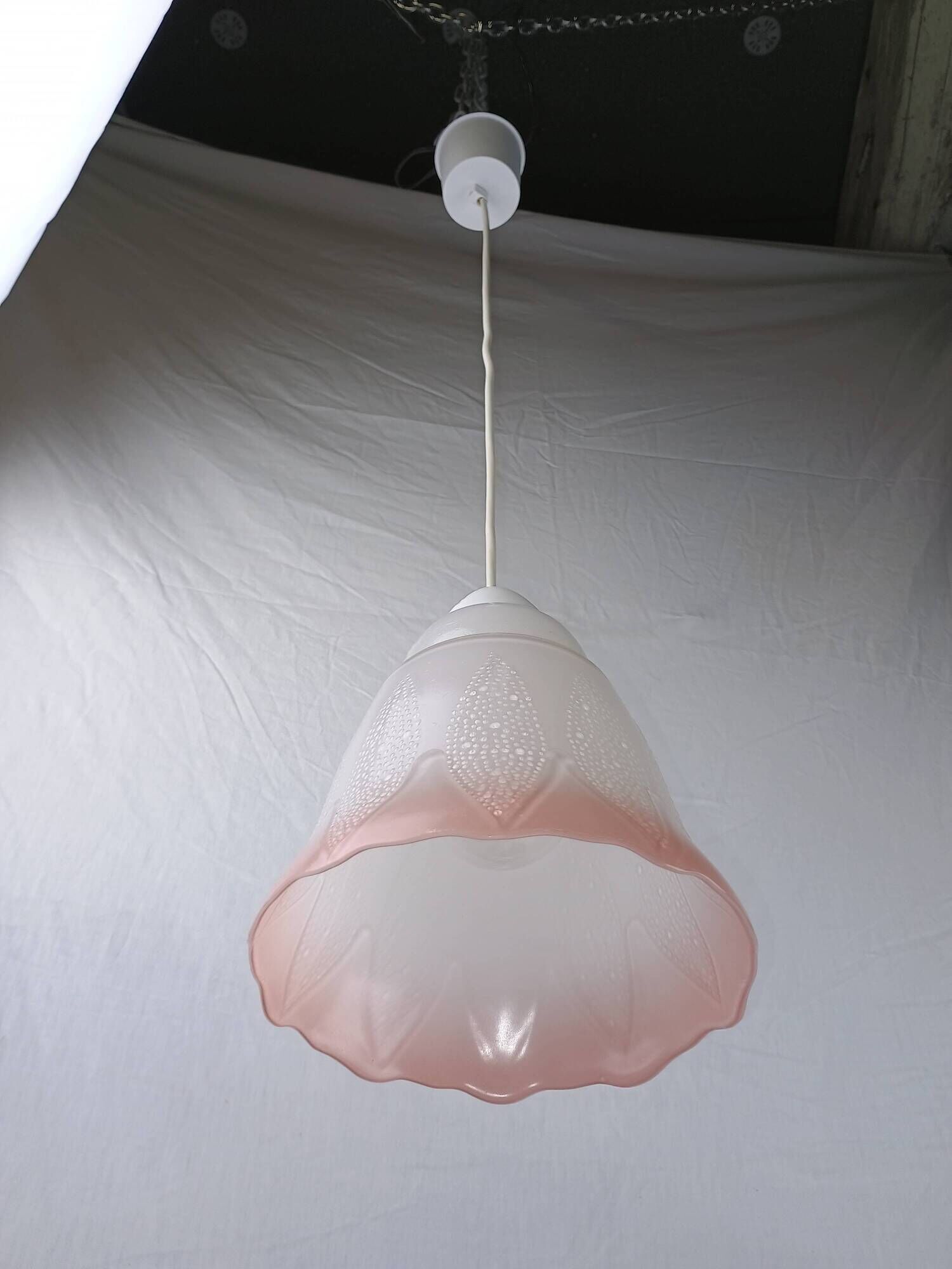Mid-century white and pink glass suspension light, French vintage from the 1950s to 1960s.