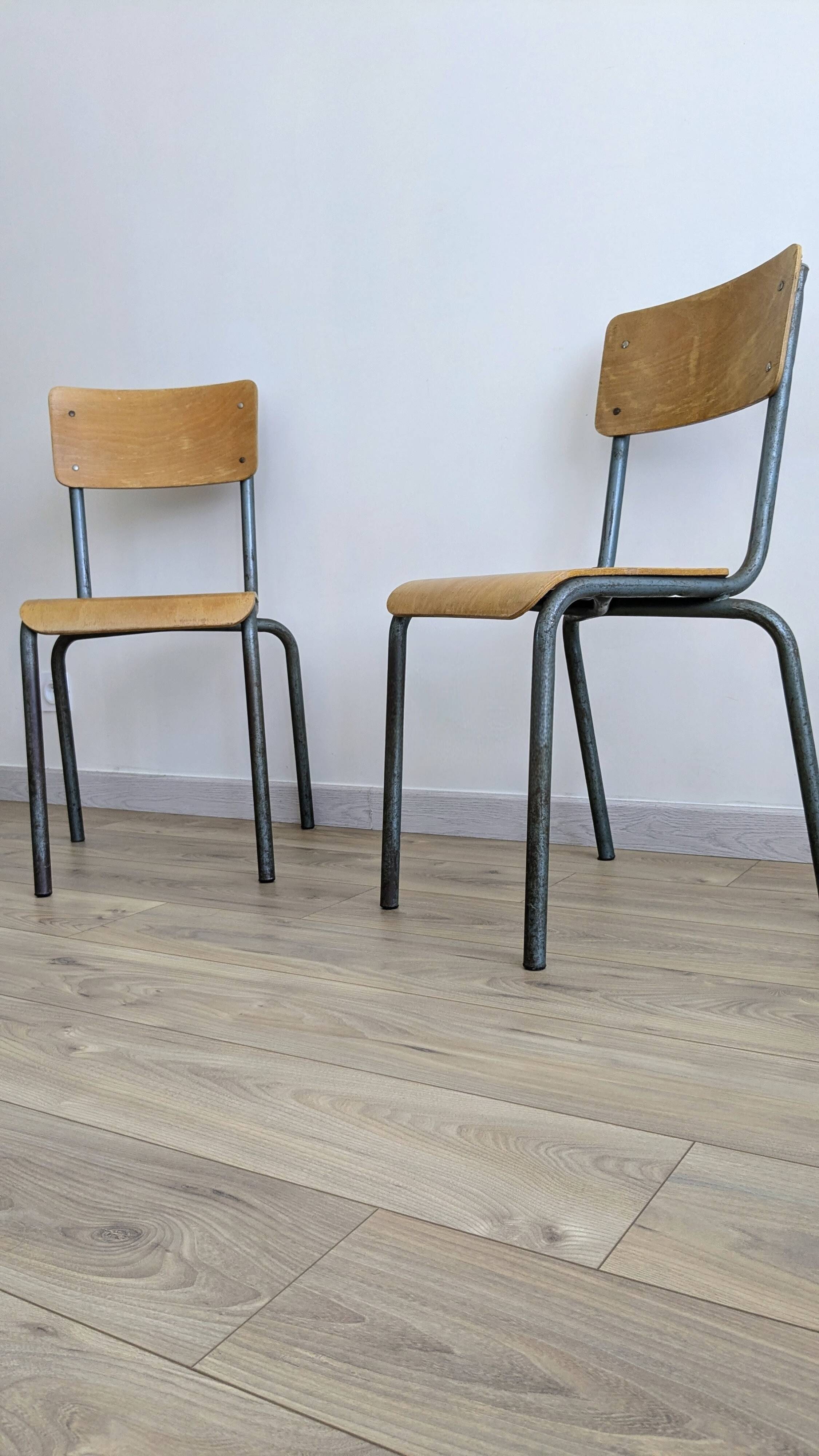 Paire de chaises d’école vintage années 50 esprit Jacques Hitier