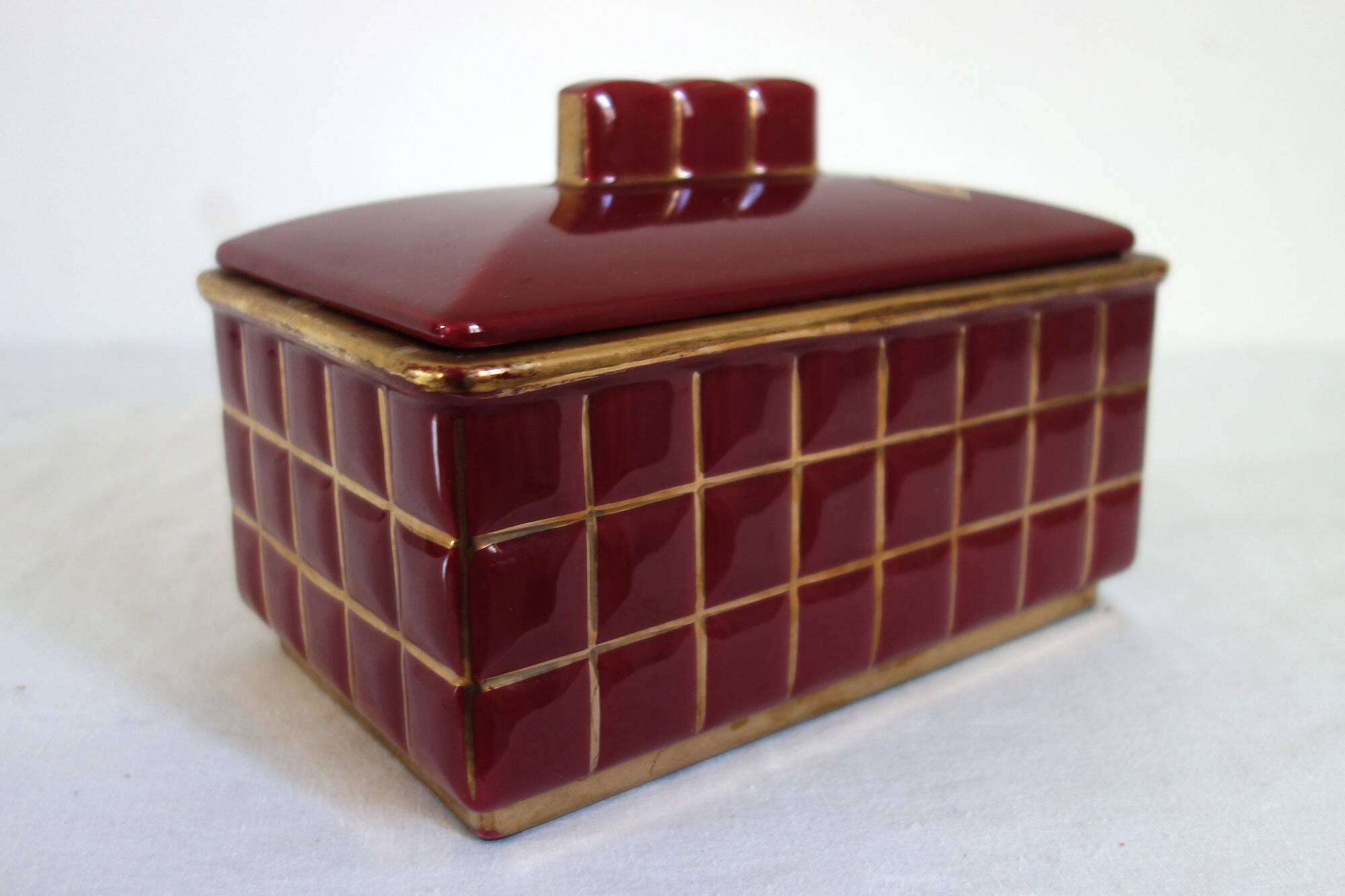 Art Deco box in burgundy ceramic art Poët Laval