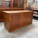 Comptoir de magasin en chêne