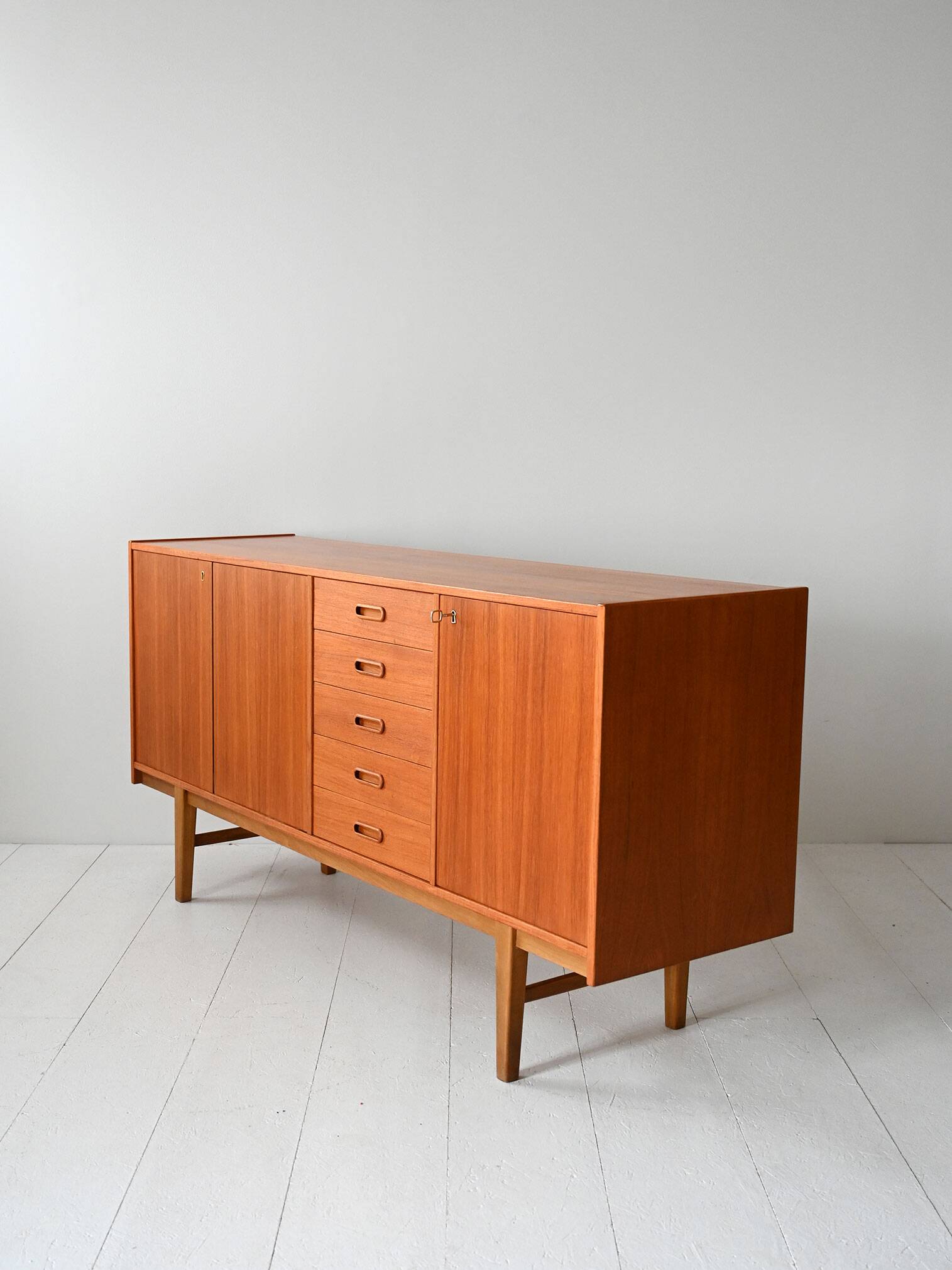 Buffet scandinave vintage en teck des années 1960