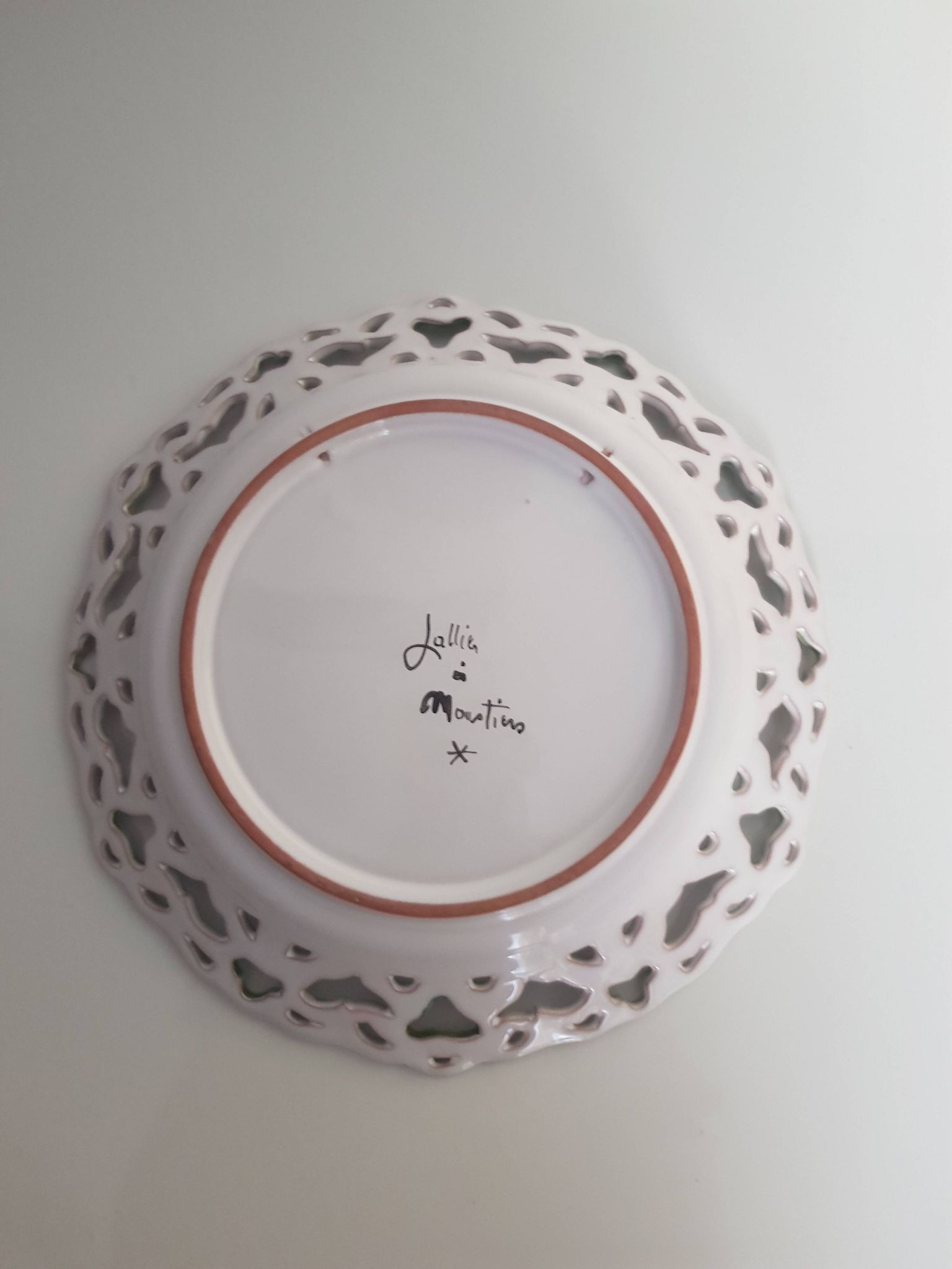 Assiette décorative s6 Lallier  à  Moustiers  pourtour ajouré