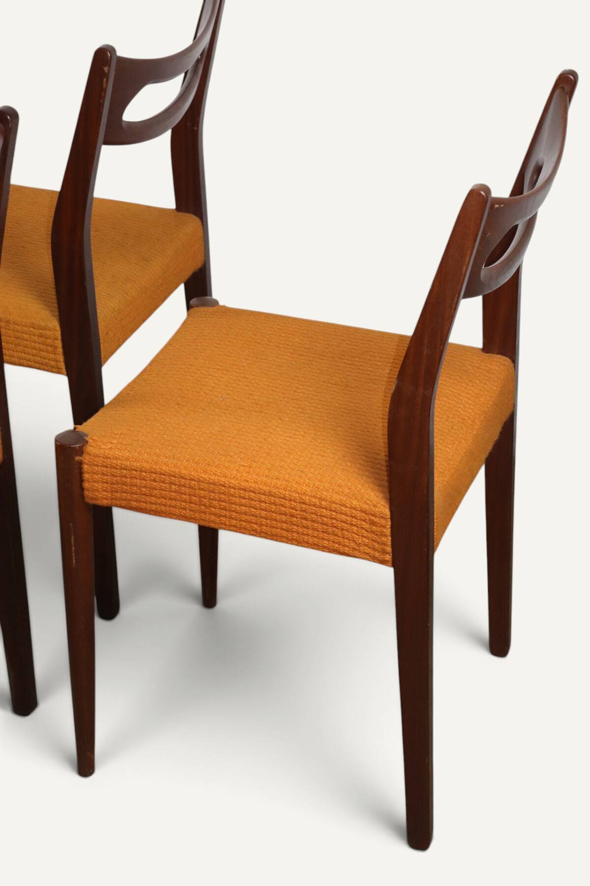 Set of 4 vintage teak and orange wool chairs – 1960s