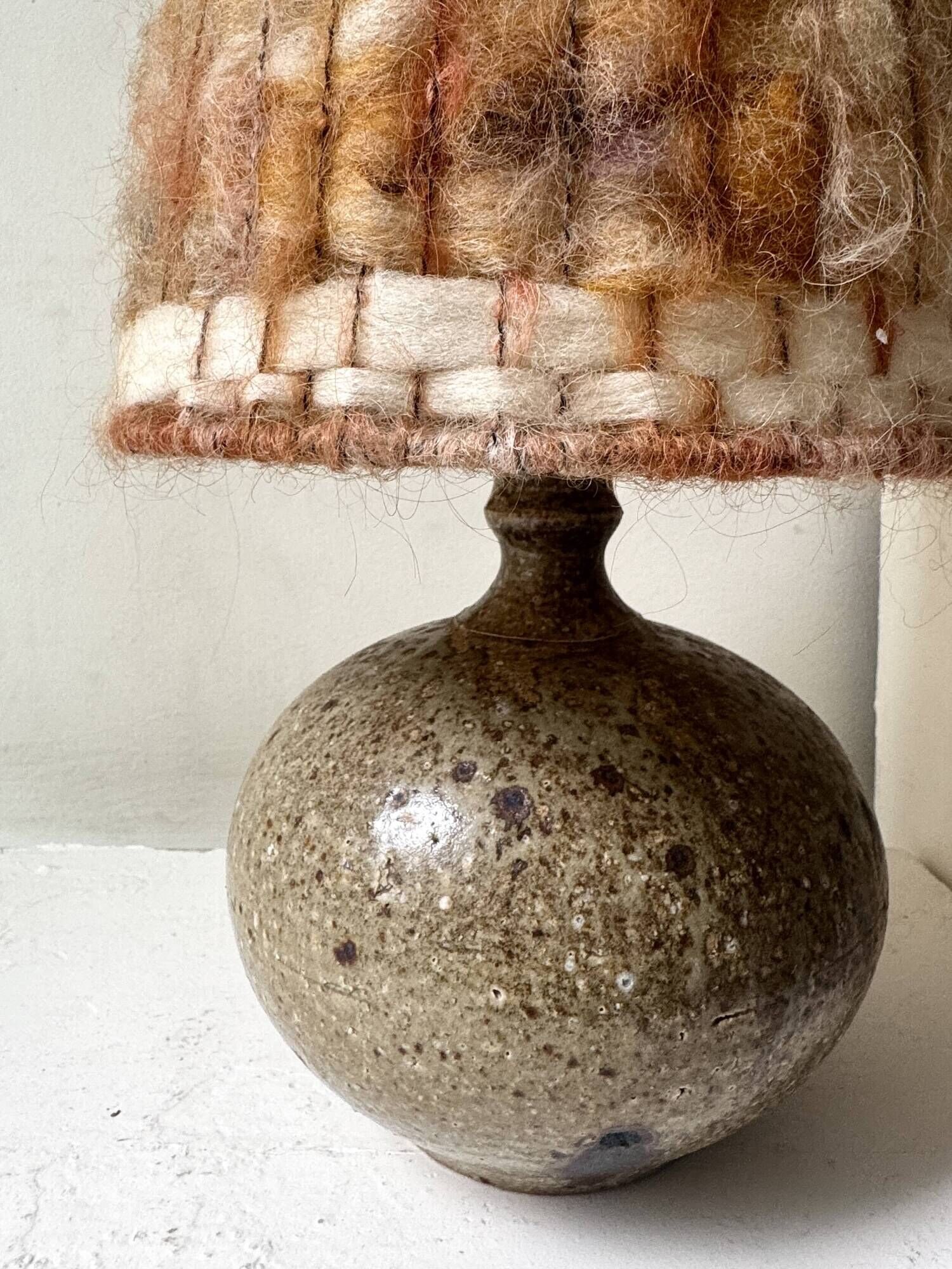 Ceramic table lamp in chamotte stoneware & wool, Alain Blanchard 1970
