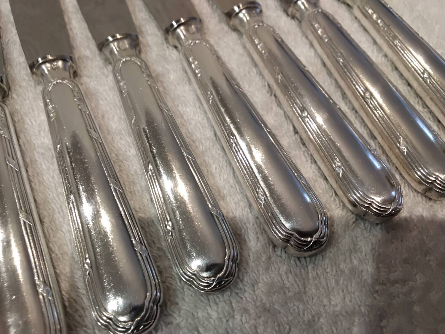 12 silver plated dessert knives, goldsmith Ercuis Louis XVI Trianon