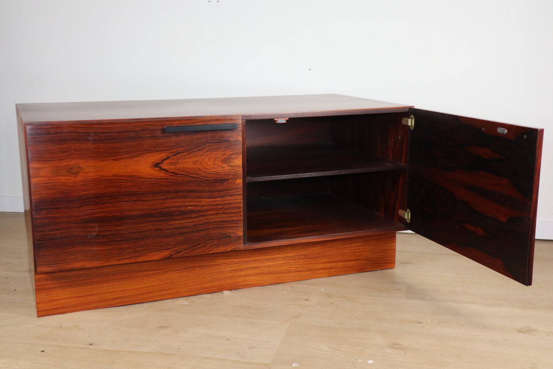 Low Scandinavian sideboard in rosewood – Ib Kofod Larsen – Denmark 1960
