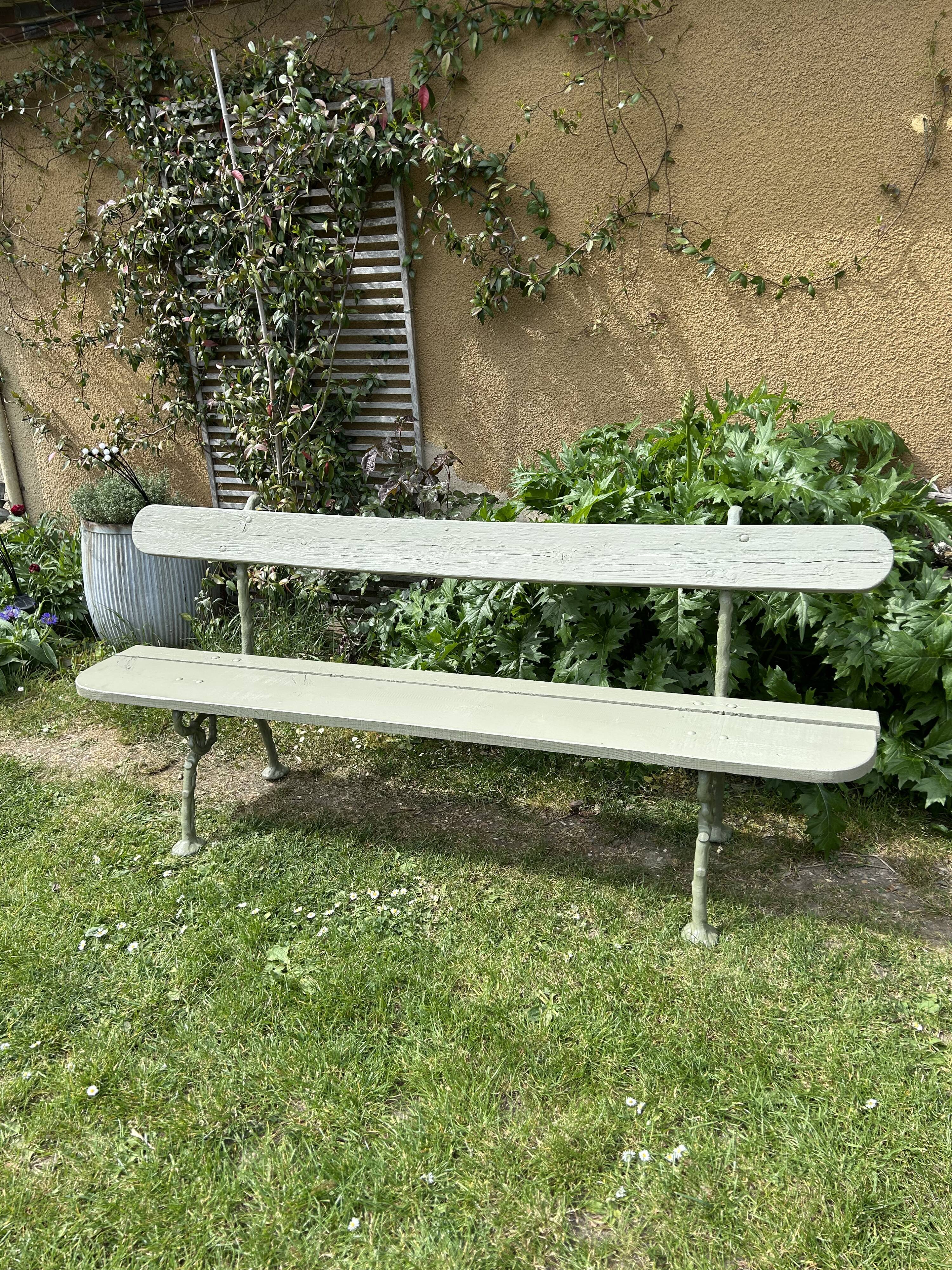 Large square bench in Paris, 1900