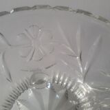 Moulded glass presentation dish