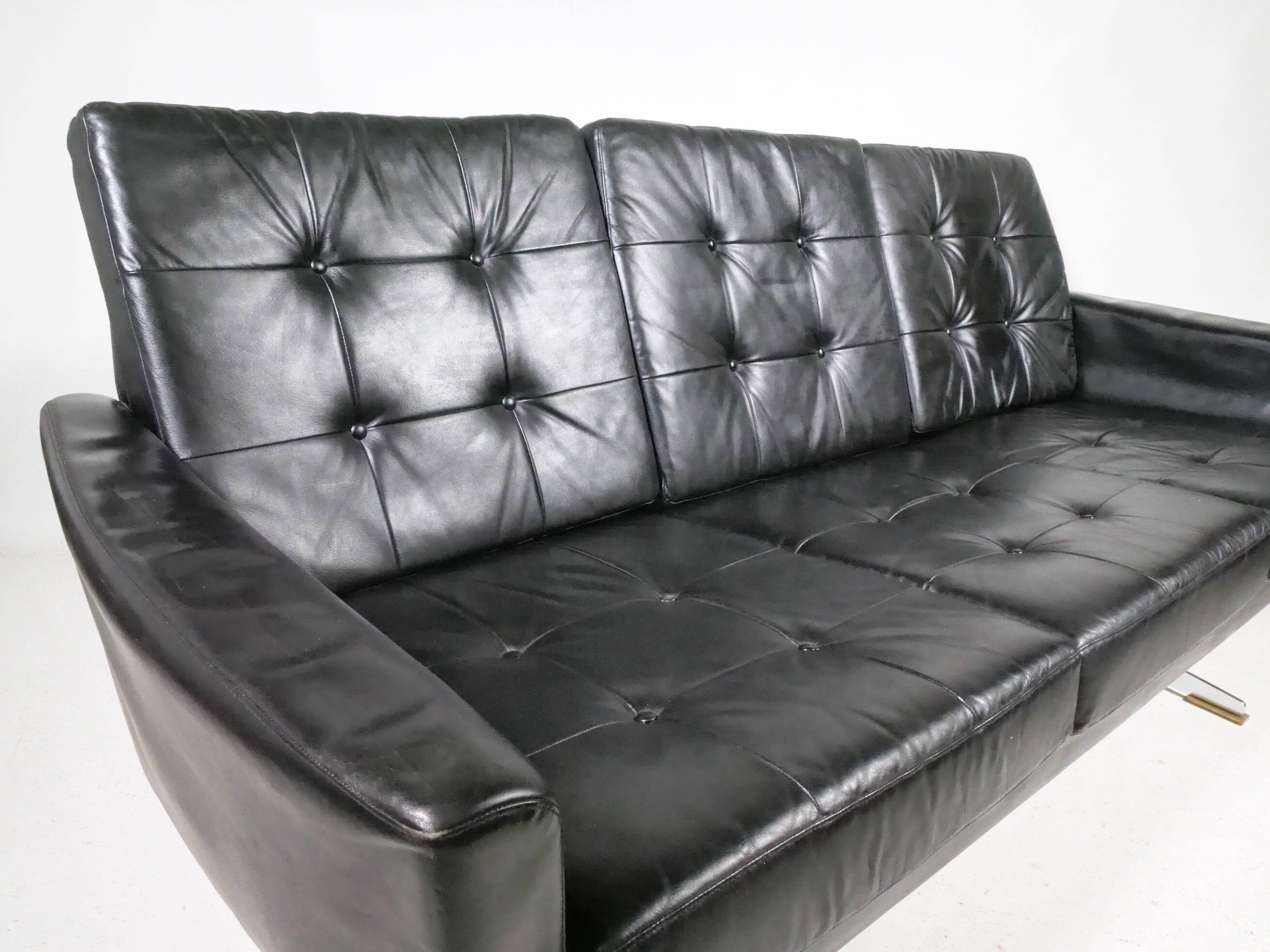 Mid-Century Design Leather Set – Sofa & Armchairs 1960s