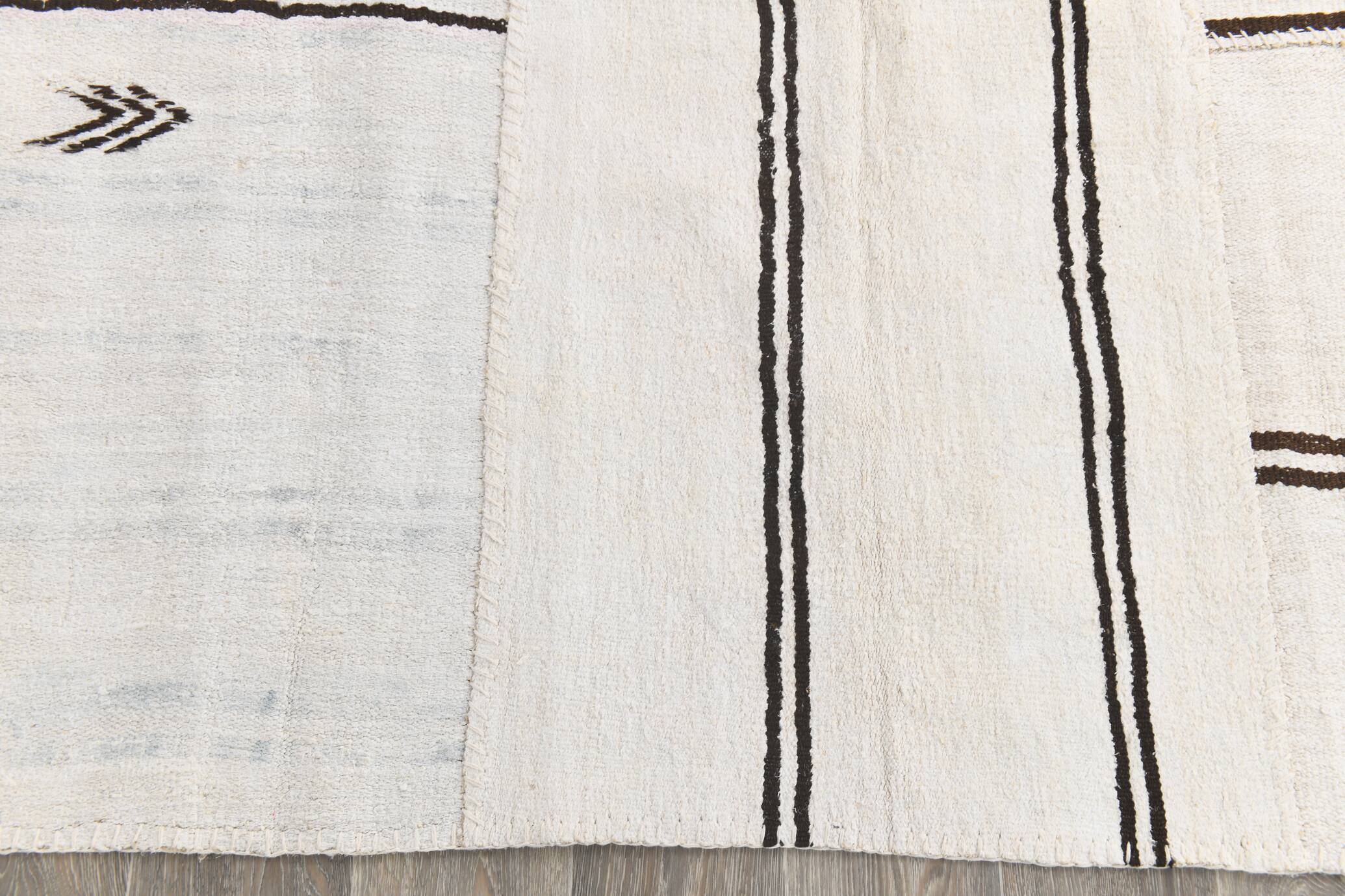 Tapis Kilim contemporain vintage Off White et noir 7x10, 218x307 cm