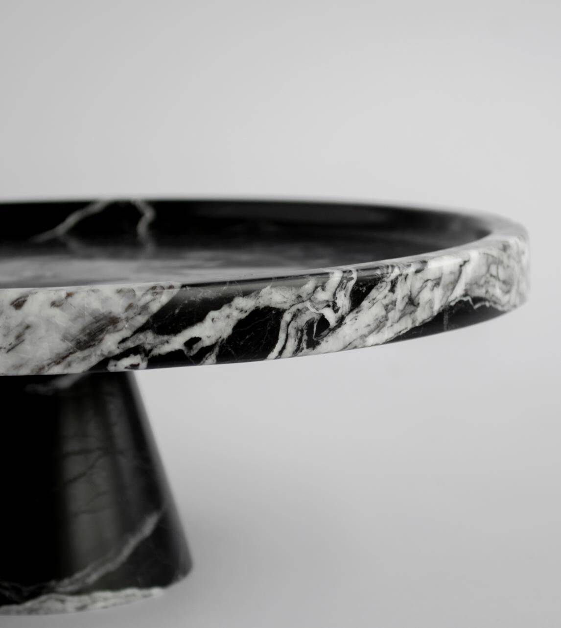 Stand for cakes in black marble