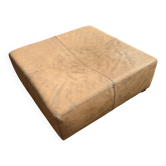 Grand pouf carré en cuir nubuck patiné – 100 × 100 cm