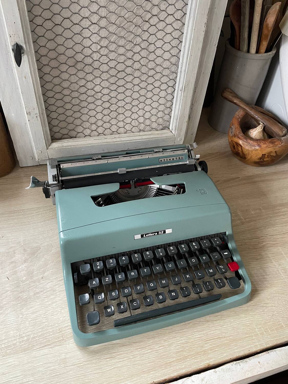 Olivetti lettera 32 typewriter