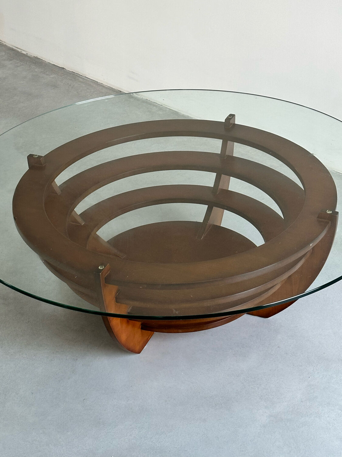 Designer coffee table, foot and circular top from the 60s