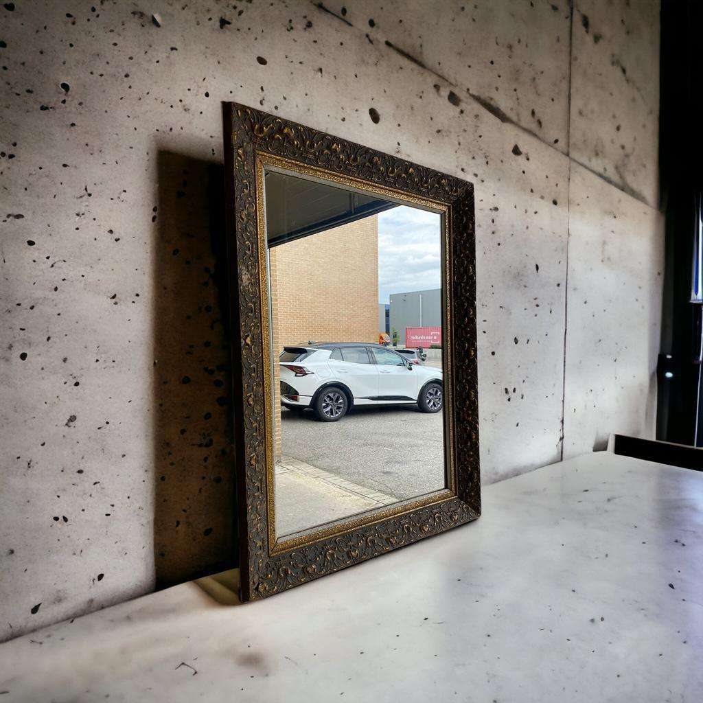 Vintage mirror in white gold