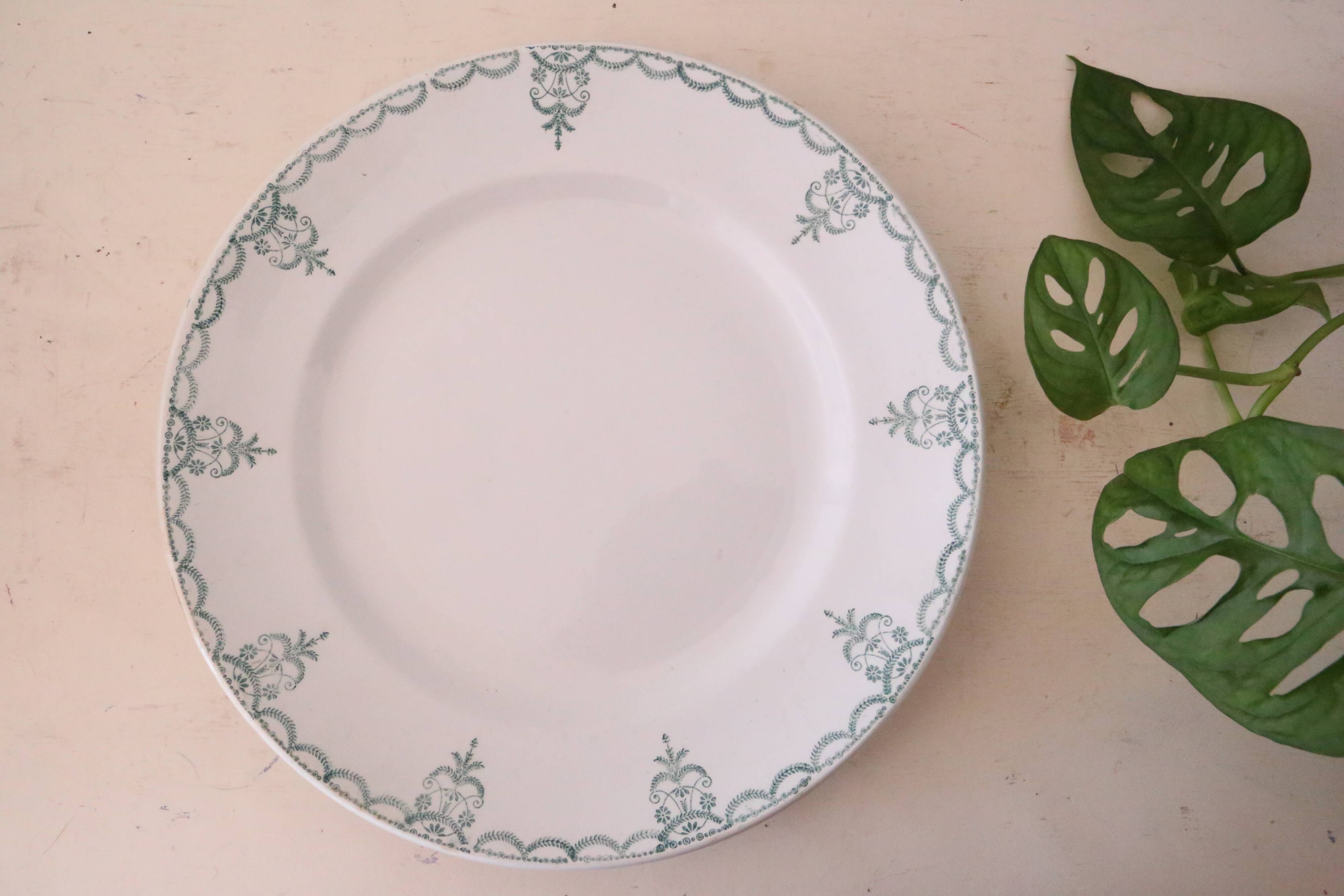 Iron earth dish, round, Moulin des Loups