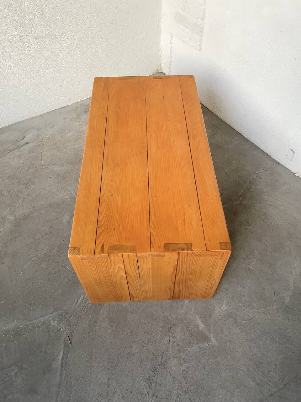 Maison Regain pine coffee table