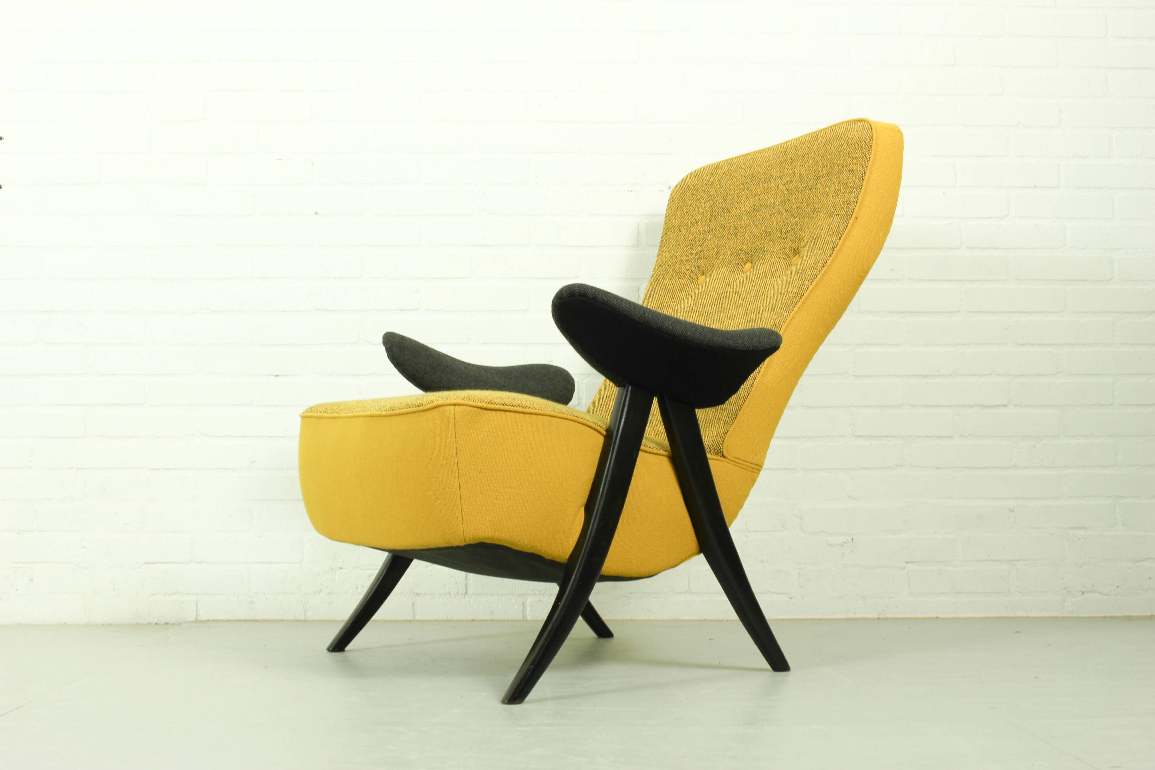 Theo Ruth pour les chaises Artifort Modèle 107 et 137 en Hallingdal Kvadrat.