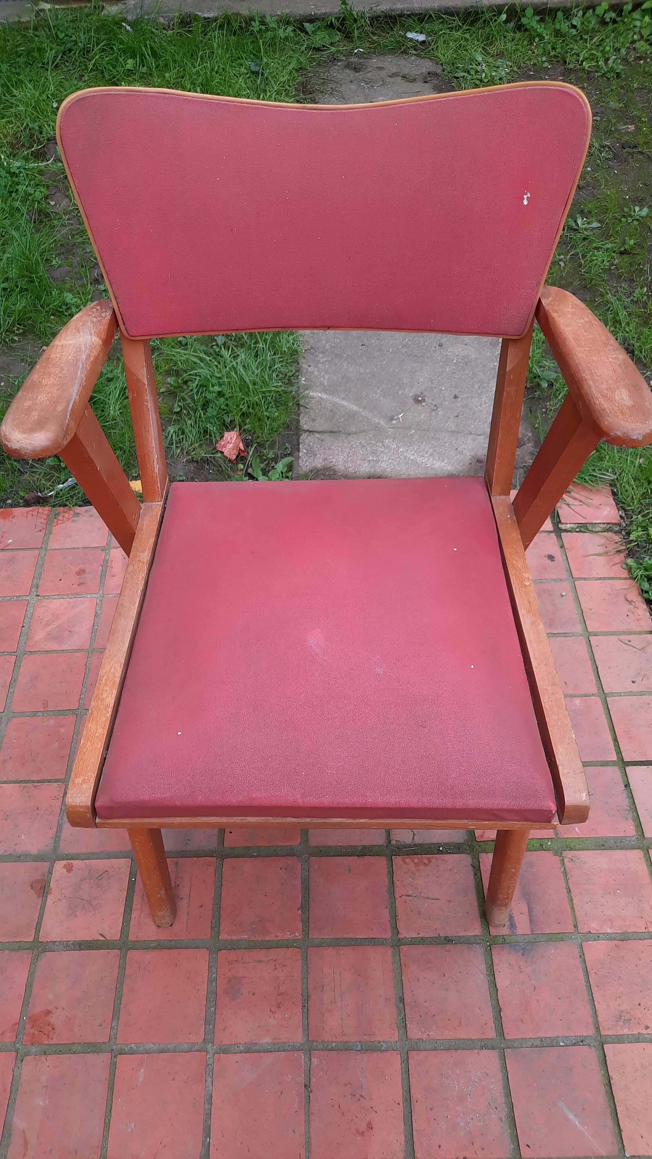 2 mismatched bridge chairs