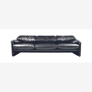 Maralunga high-end black leather sofa by Vico Magistretti for Cassina