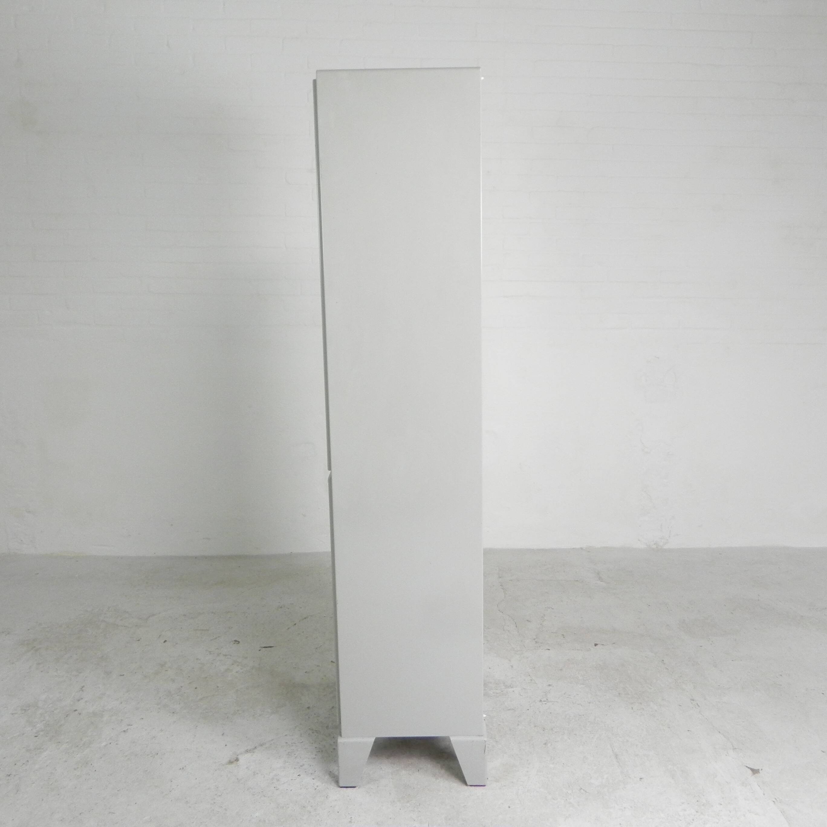 Steel doctor's cabinet, medicine cabinet, Oostwoud, 1960s