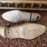 Paire d’embauchoires en bois