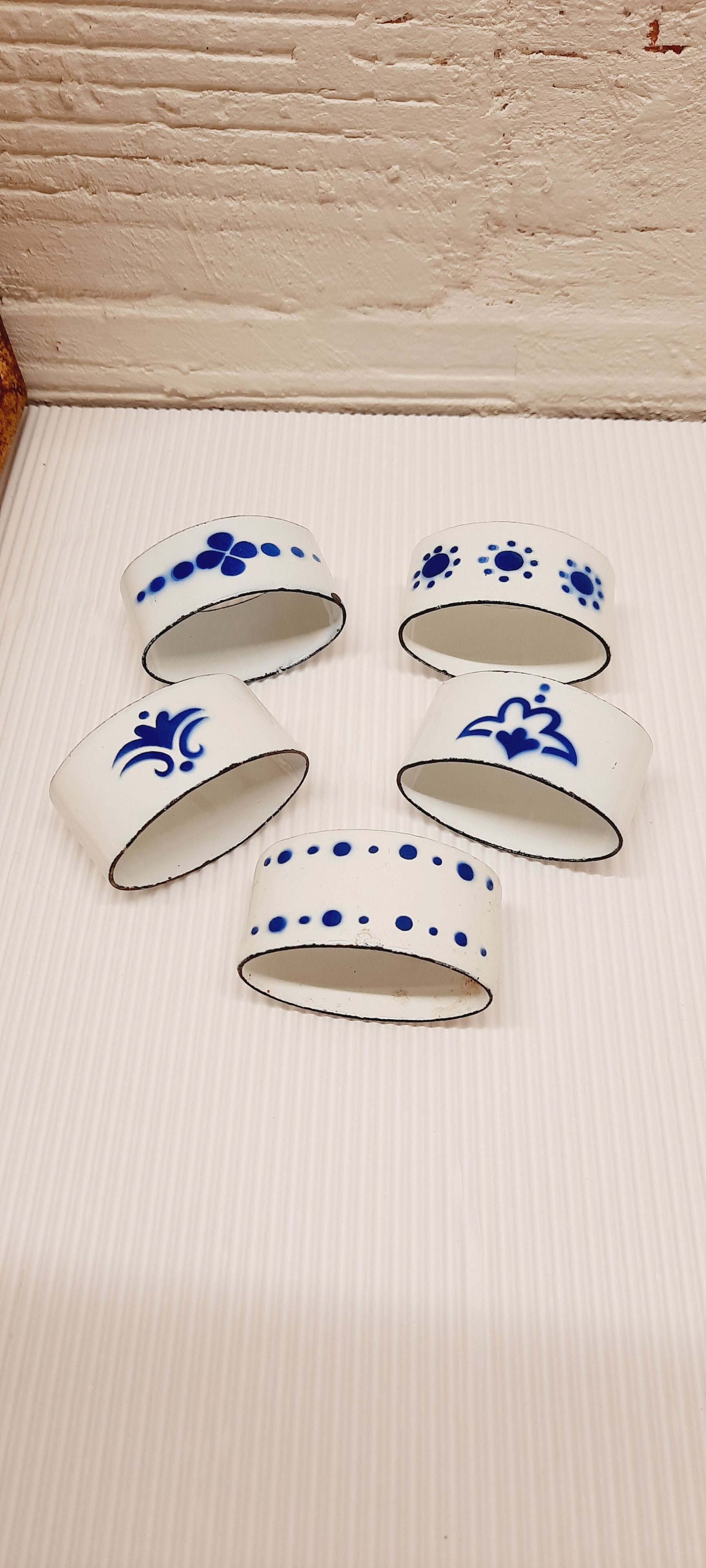 Lot 5 ronds de serviettes émaillés