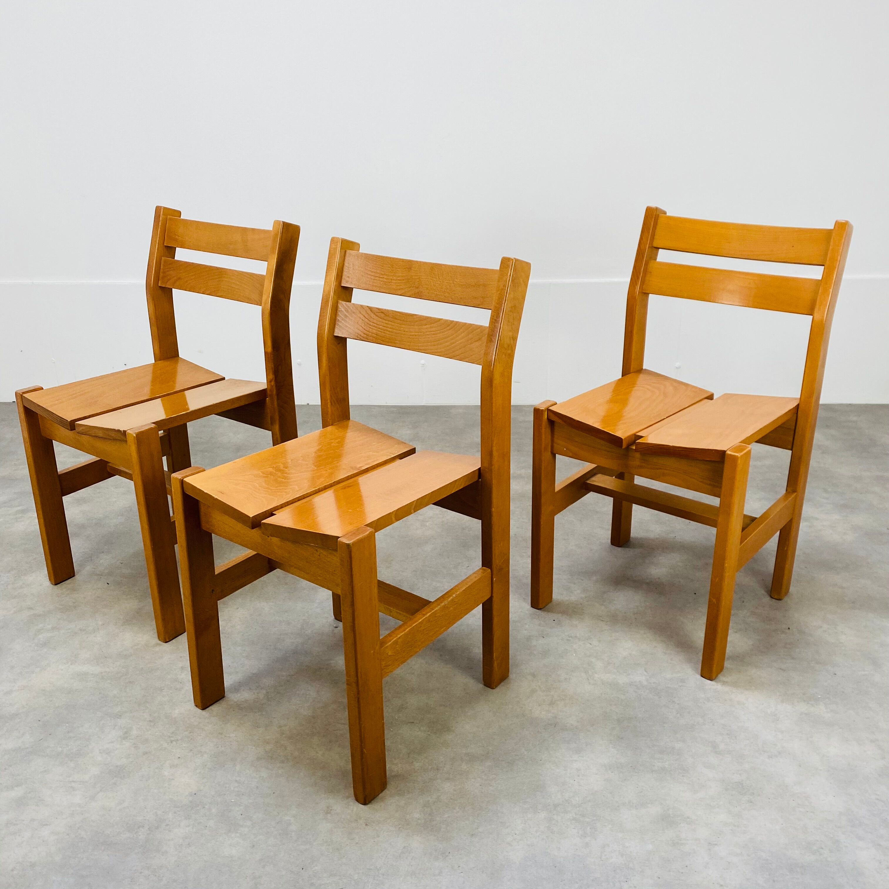 3 homemade chairs Regain selection Perriand for Les Arcs 1600