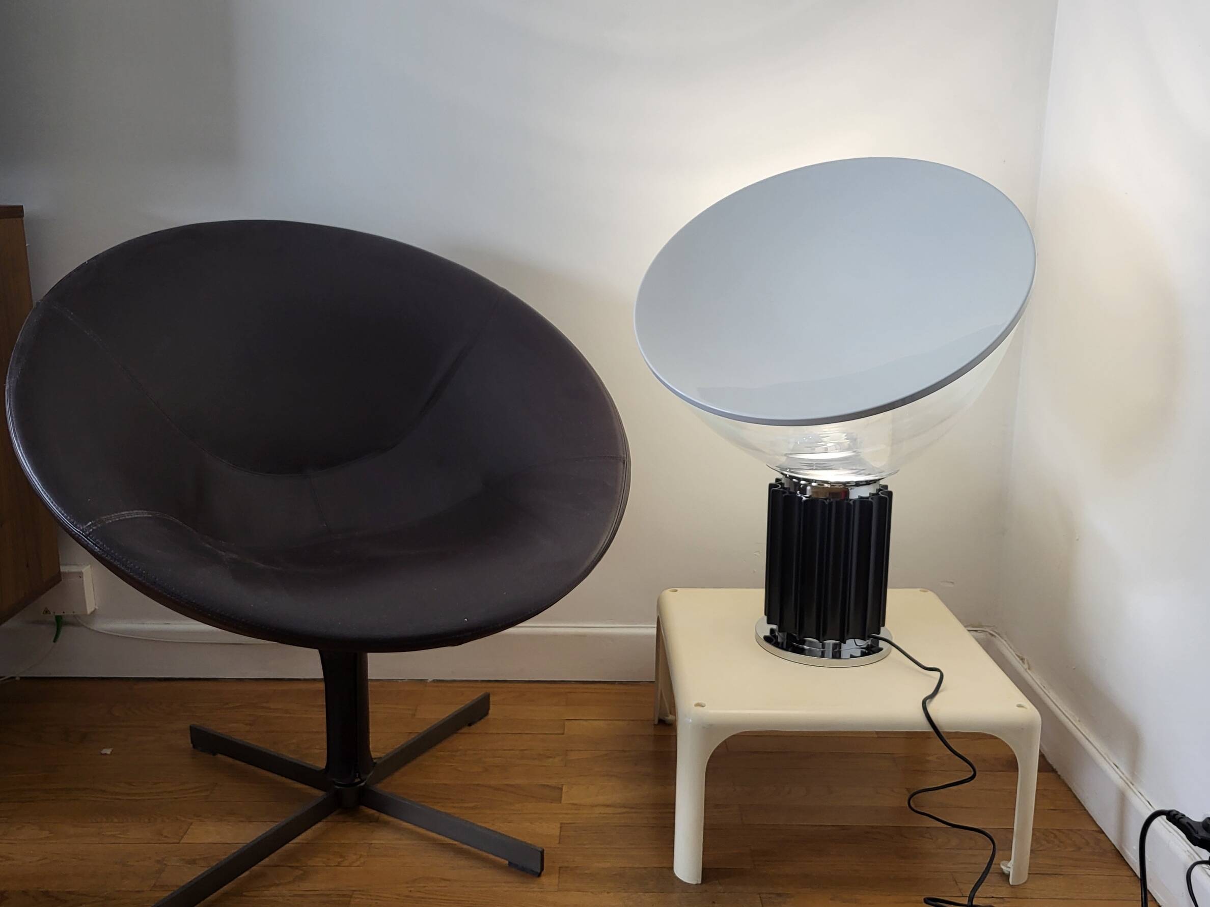 DEMETRIO 45 white coffee table design Vico Magistretti by Artemide Italy 1960