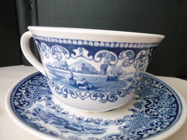 Royal Sphinx Maastricht porcelain tea cup
