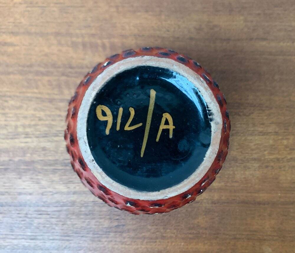 Strawberry ceramic vase from the mid-century by Fratelli Fanciullacci for Bitossi, 1960s.