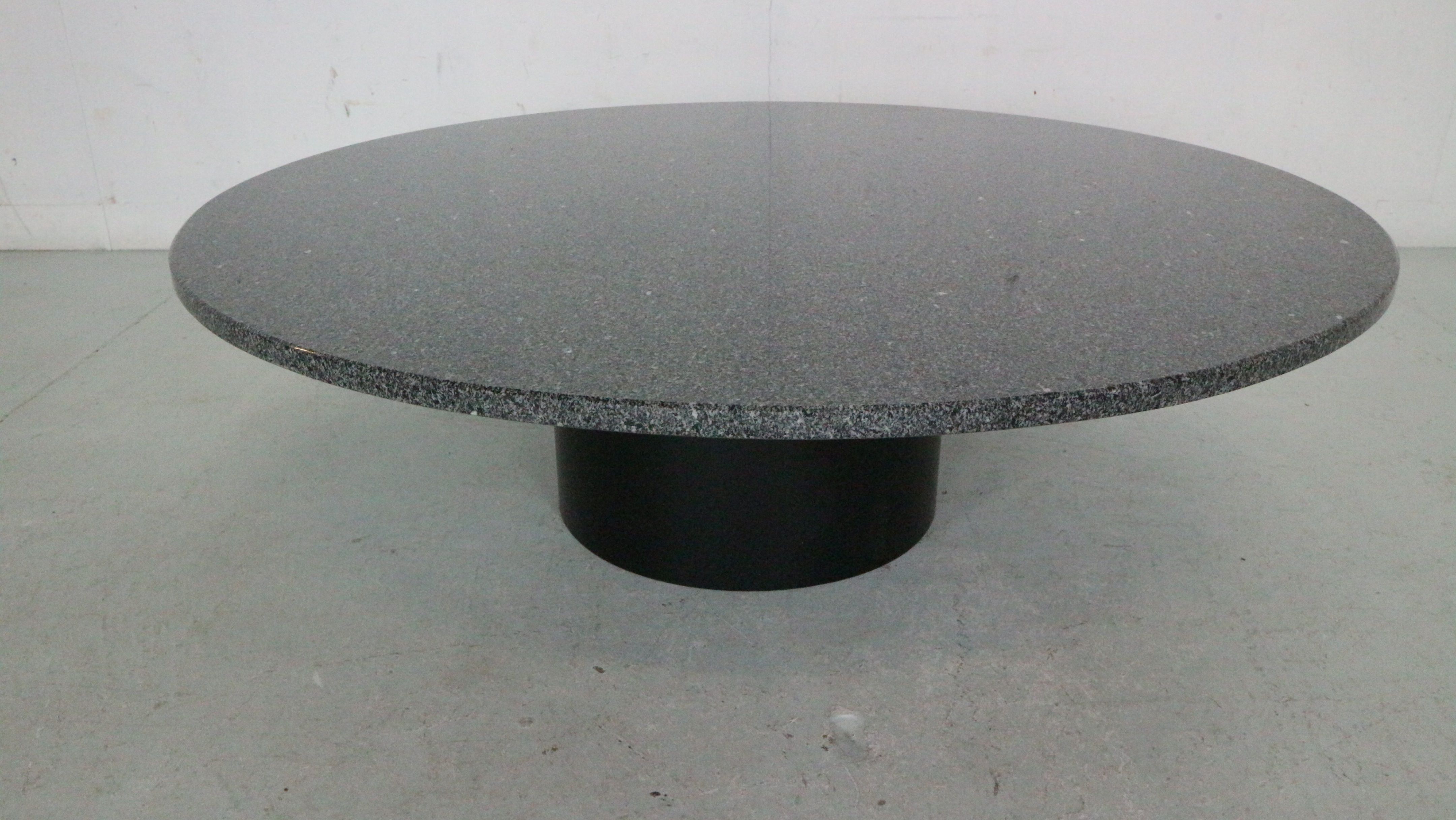 Mid-century  granite stone round coffee table, 1970's italy