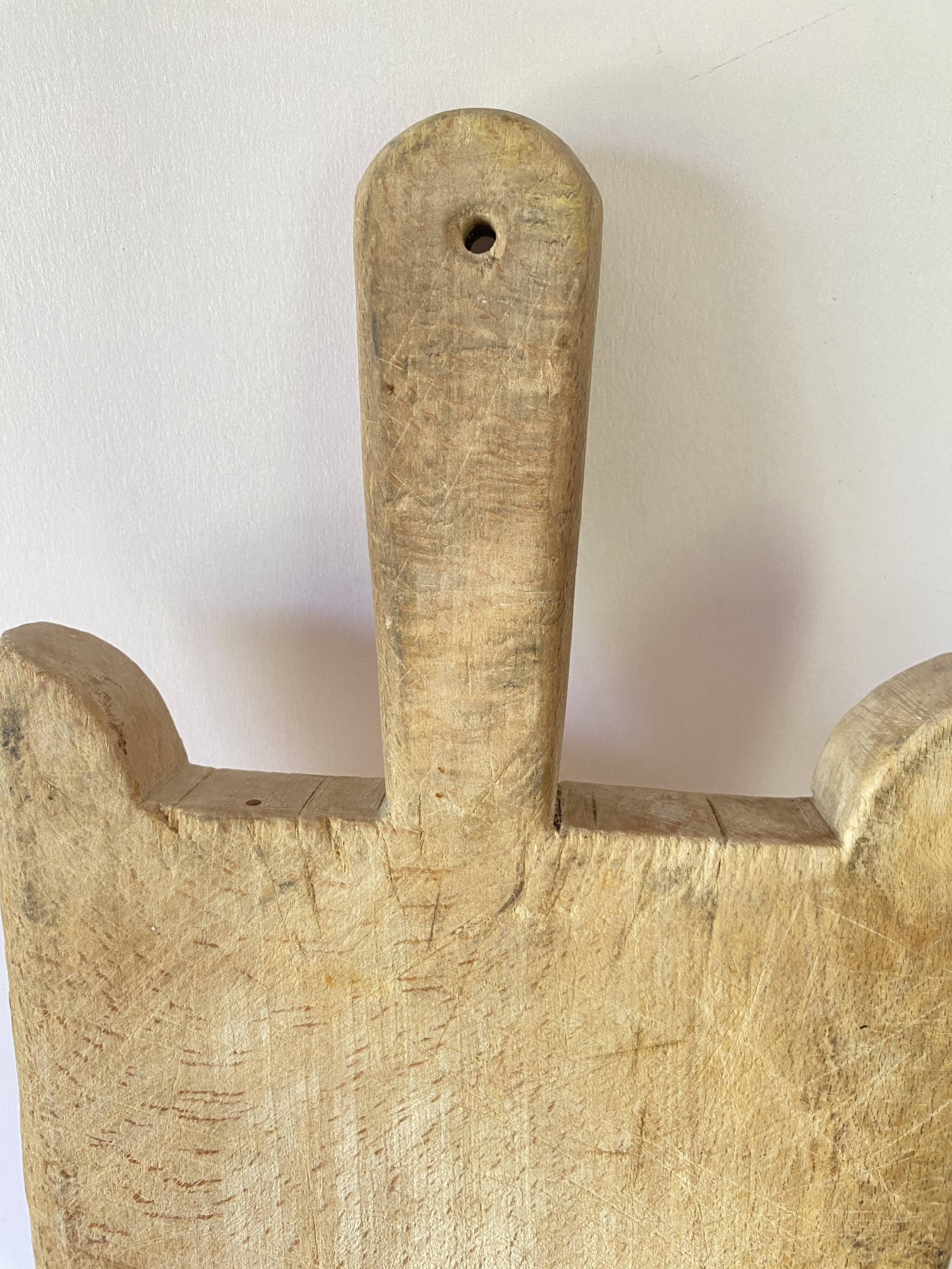 Butcher's cutting board with handle