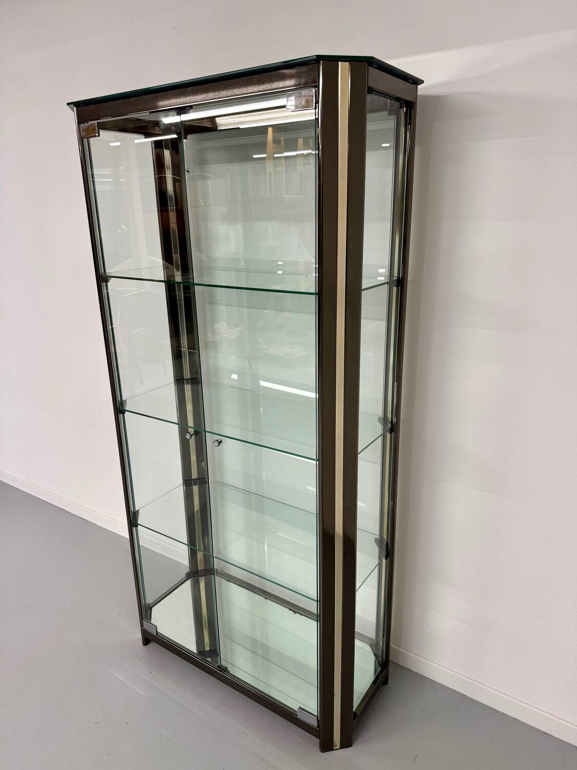 Antique display cabinet shelf in brass metal Italian design from the 70s