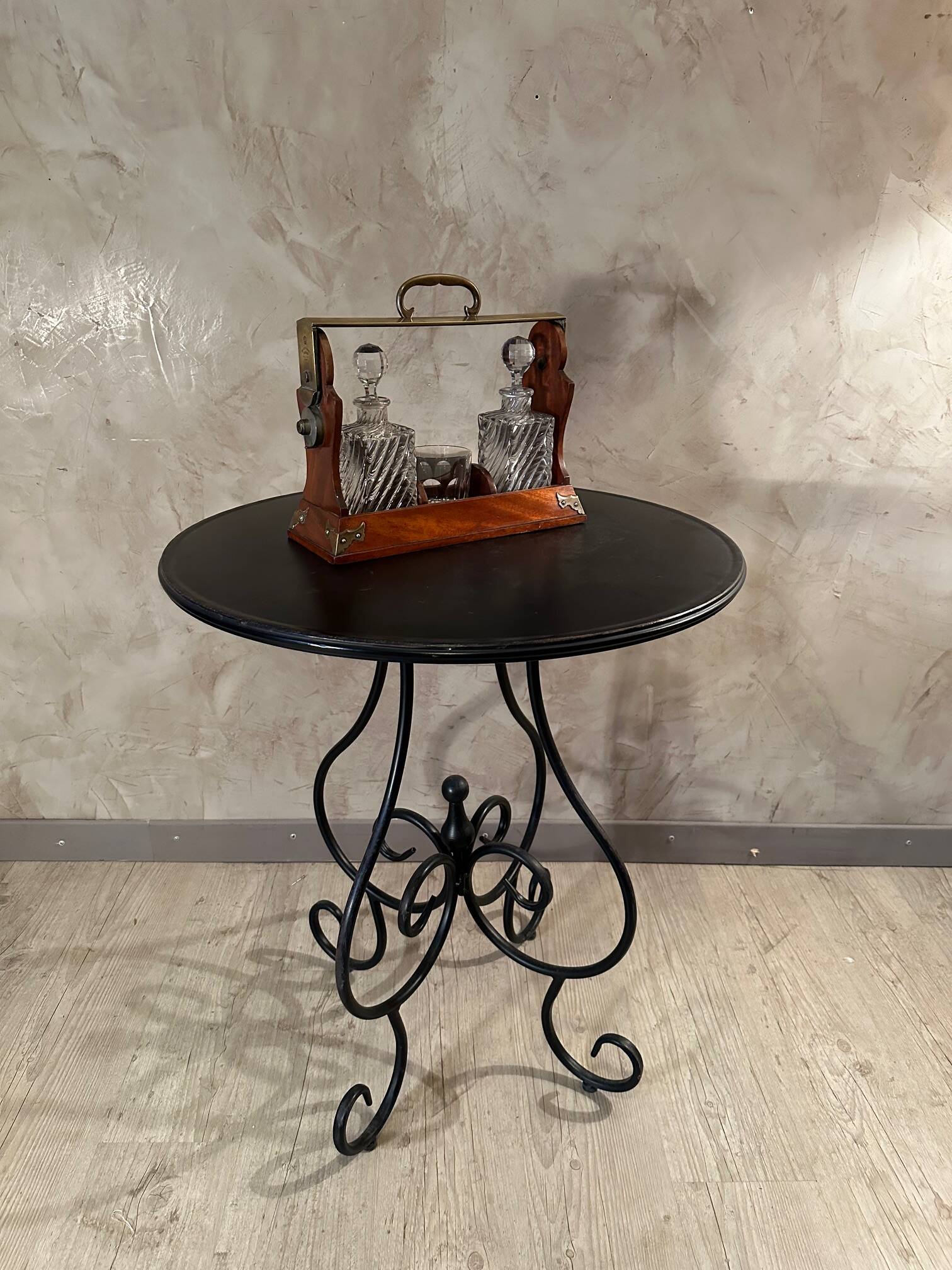 Portable liquor cabinet