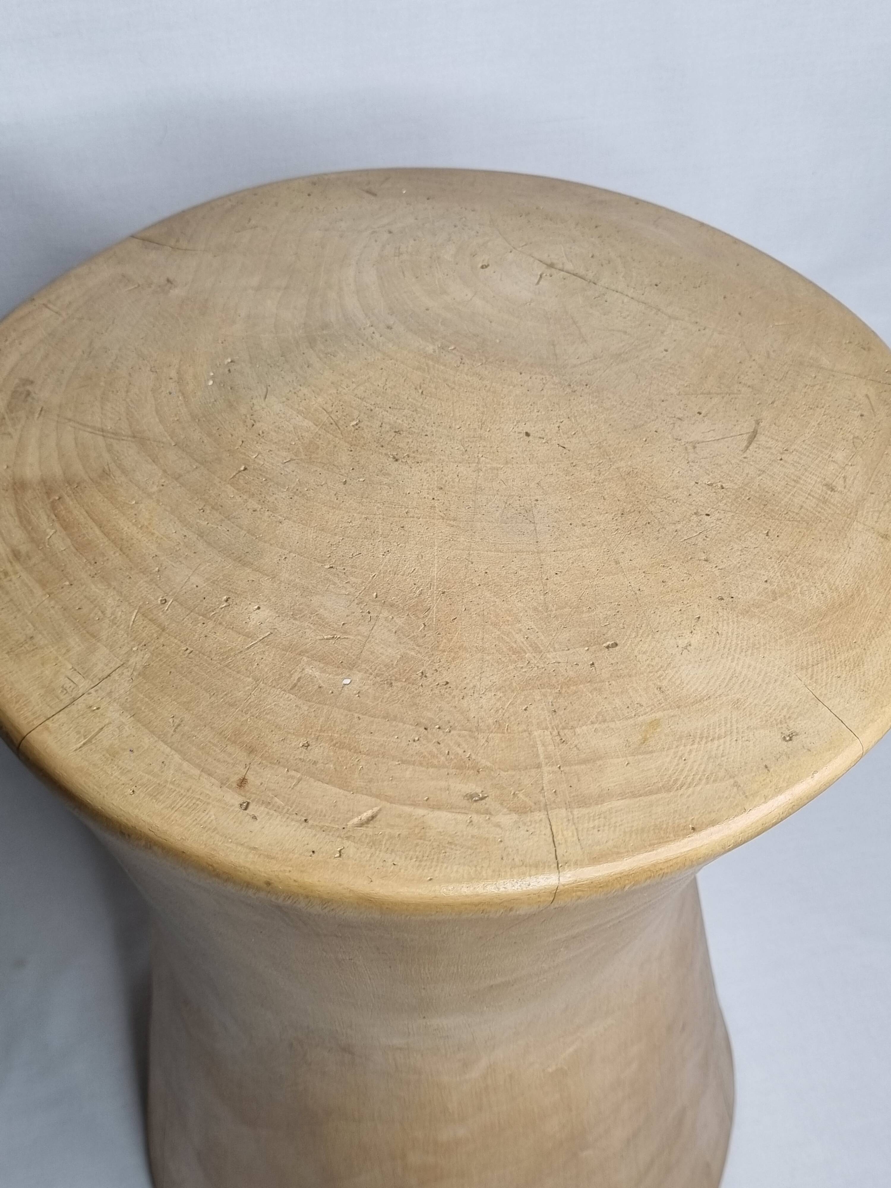 Brutalist monoxyle stool in solid mango wood, hourglass shape, 44 cm
