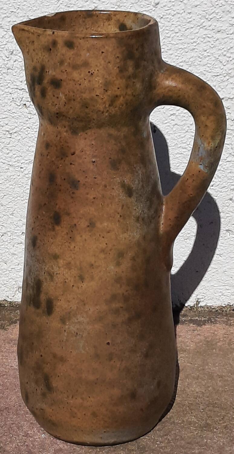 Ceramic vase (or pitcher), signed. (Agnès Escala, Vallauris)