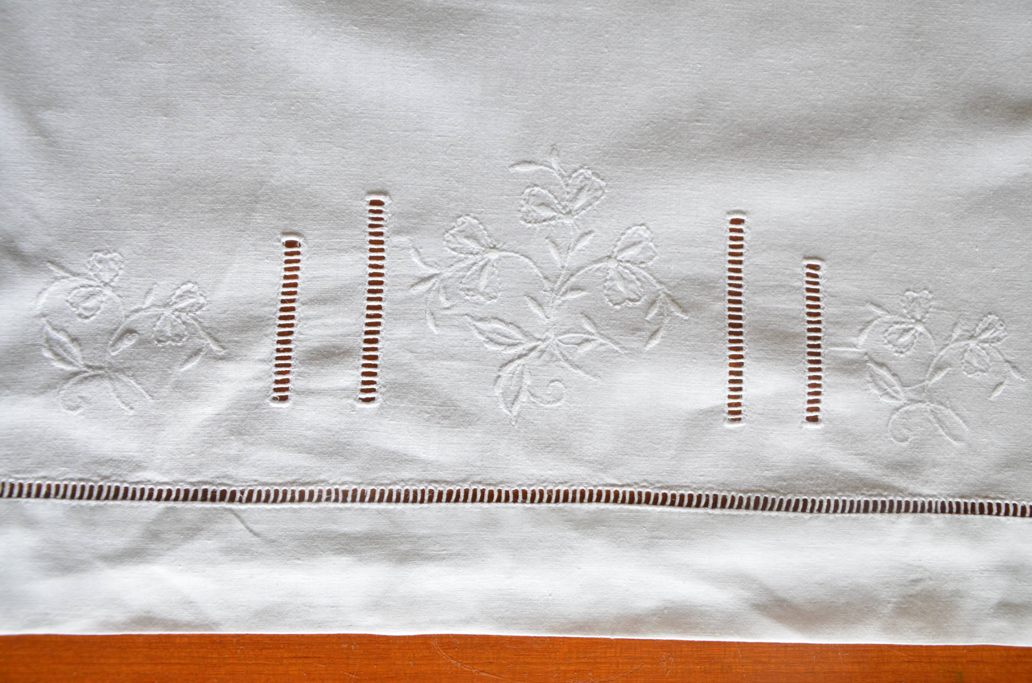Embroidered children's bedding set