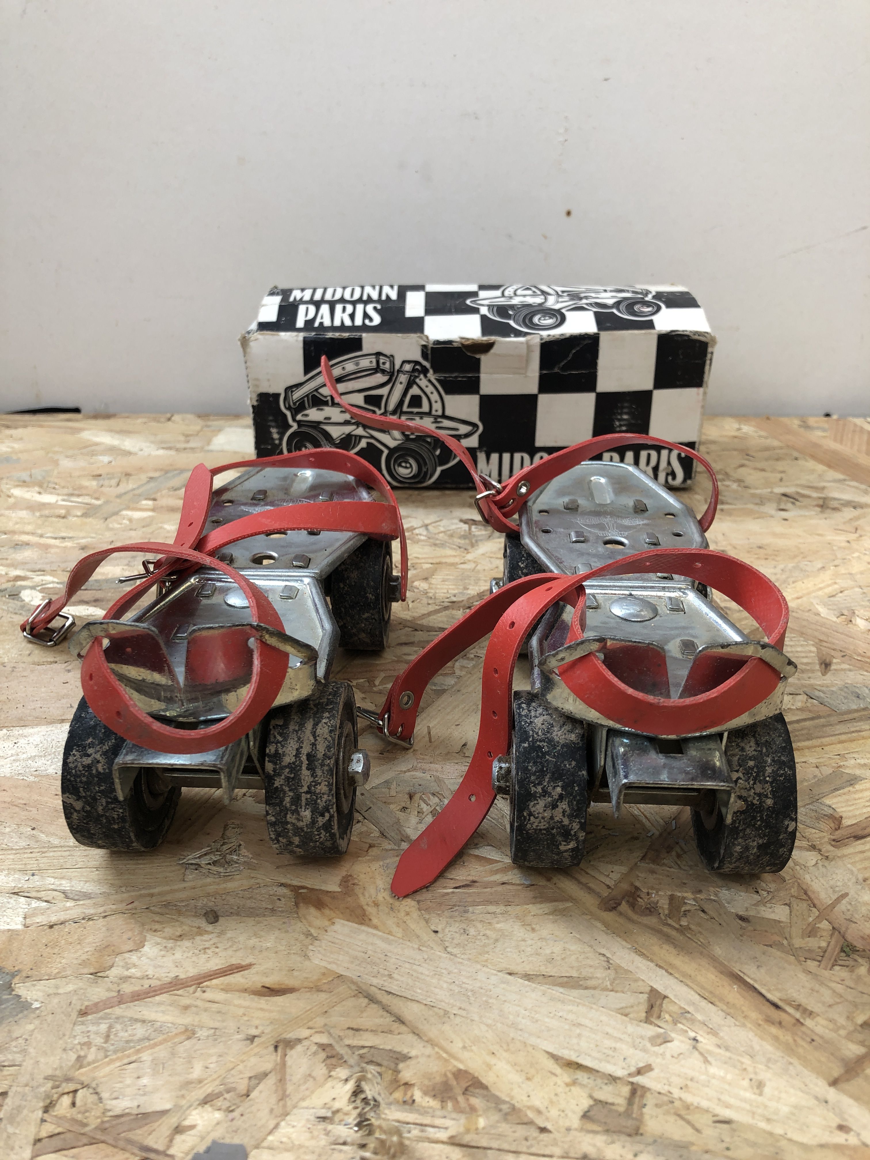 Old pair of roller skates midonn metal