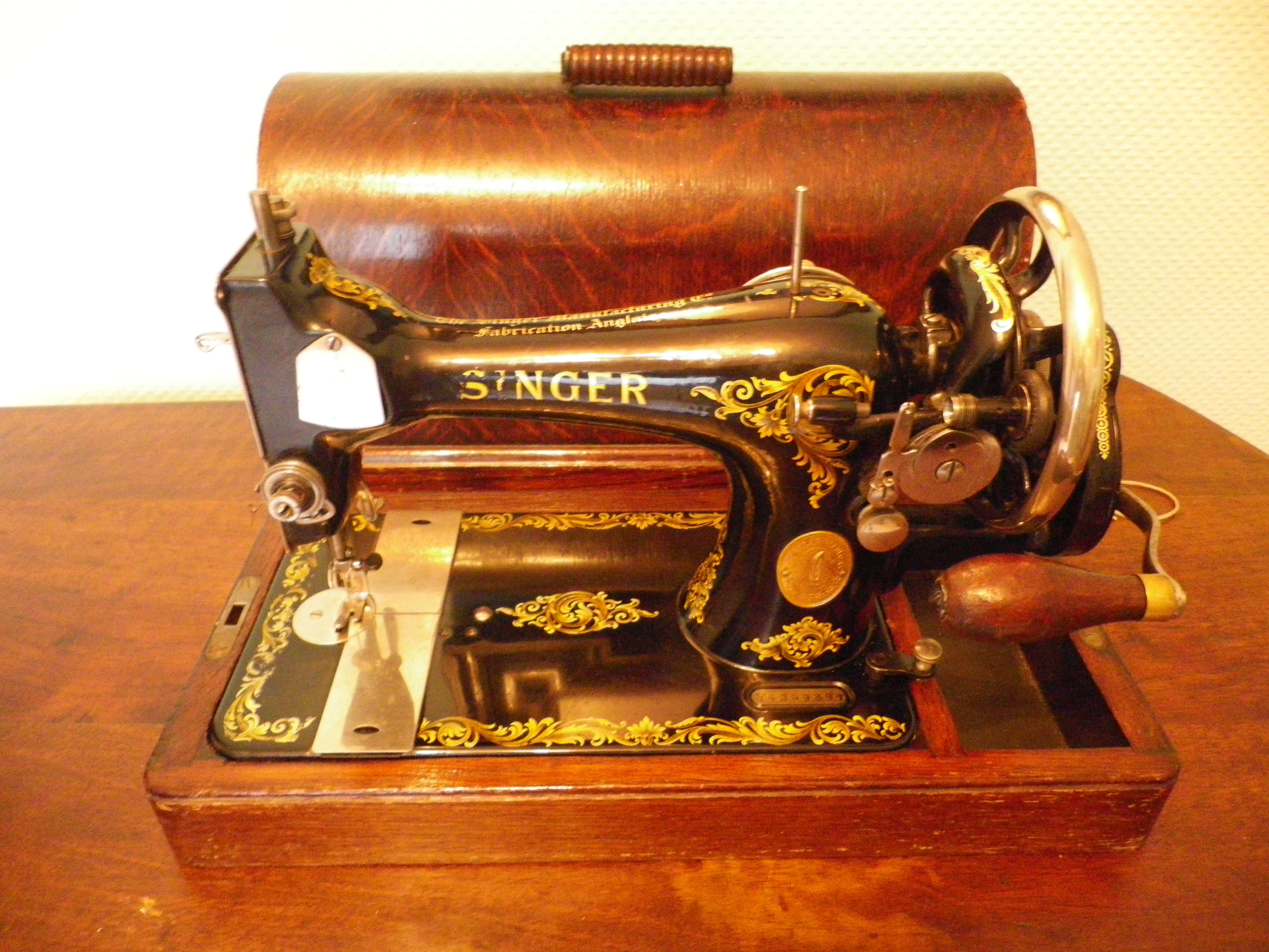 Singer sewing machine, portable, manual - Years 1926/1927